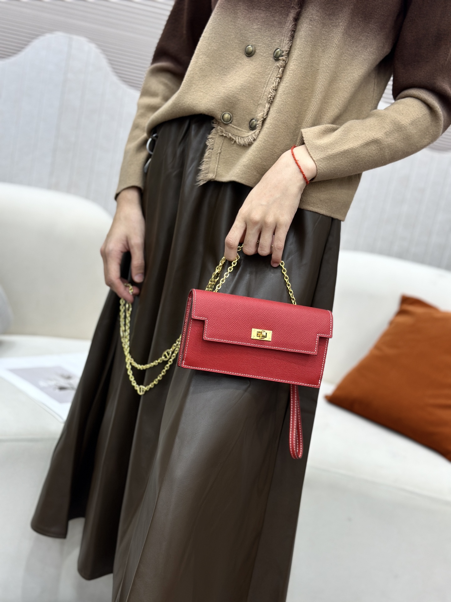 Hermes-Kelly Pocket长钱包➕斜挎包 Madame小牛皮长钱包➕斜挎包 - 6个卡槽 - 一个拉链口袋 Hermes-Kelly Pocket长钱包➕斜挎包 Madame小牛皮长钱包➕斜挎包 - 6个卡槽 - 一个拉链口袋