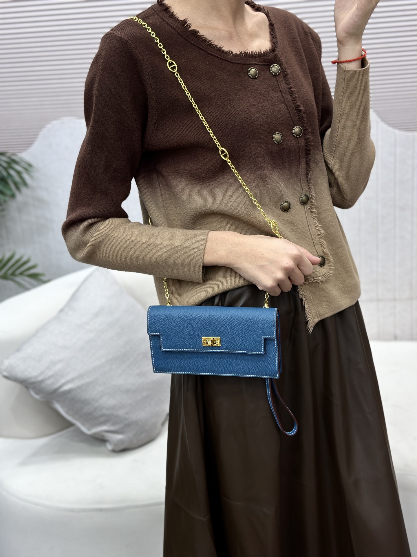 Hermes-Kelly Pocket长钱包➕斜挎包 Madame小牛皮长钱包➕斜挎包 - 6个卡槽 - 一个拉链口袋 Hermes-Kelly Pocket长钱包➕斜挎包 Madame小牛皮长钱包➕斜挎包 - 6个卡槽 - 一个拉链口袋