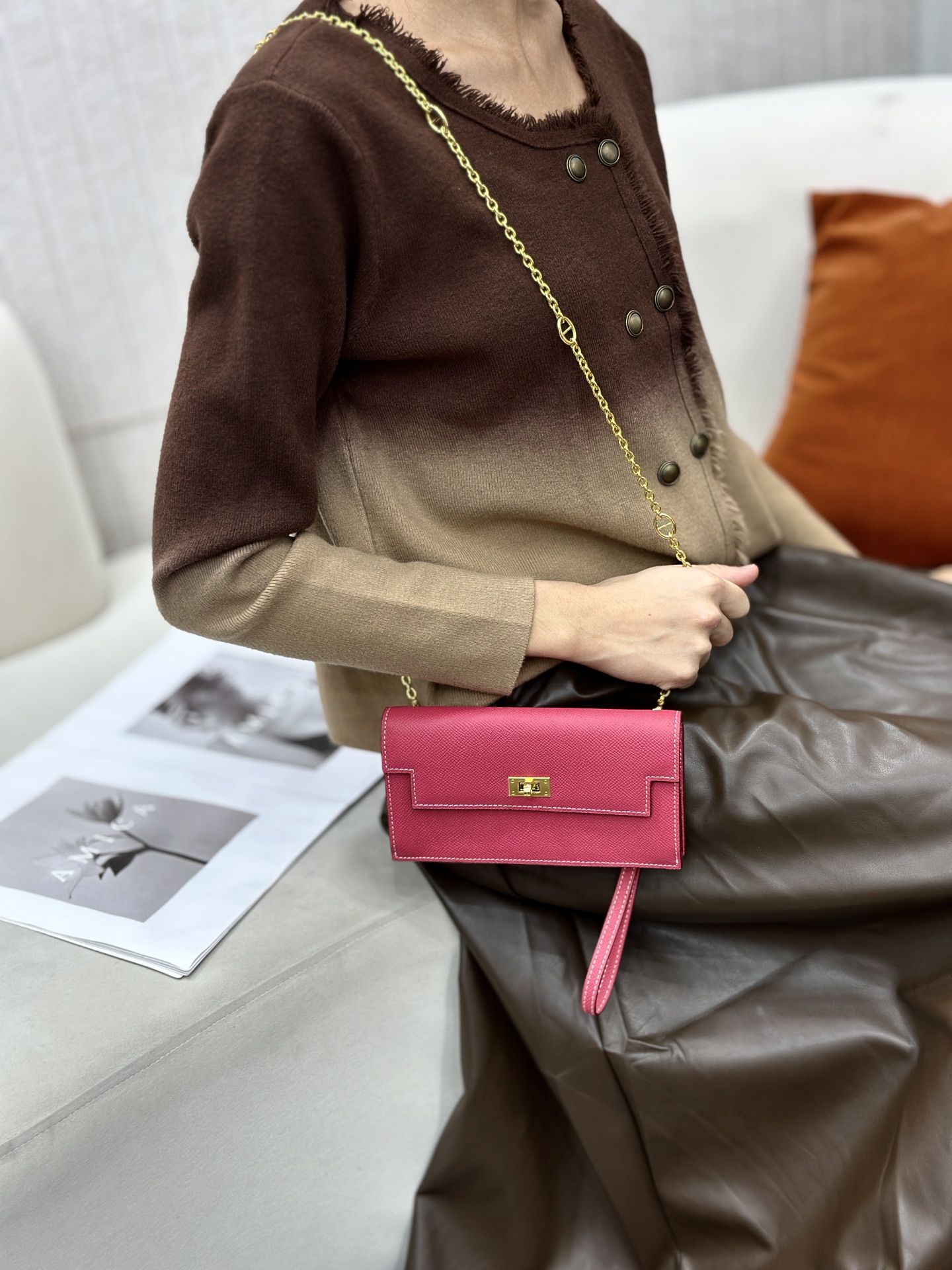 Hermes-Kelly Pocket长钱包➕斜挎包 Madame小牛皮长钱包➕斜挎包 - 6个卡槽 - 一个拉链口袋 Hermes-Kelly Pocket长钱包➕斜挎包 Madame小牛皮长钱包➕斜挎包 - 6个卡槽 - 一个拉链口袋