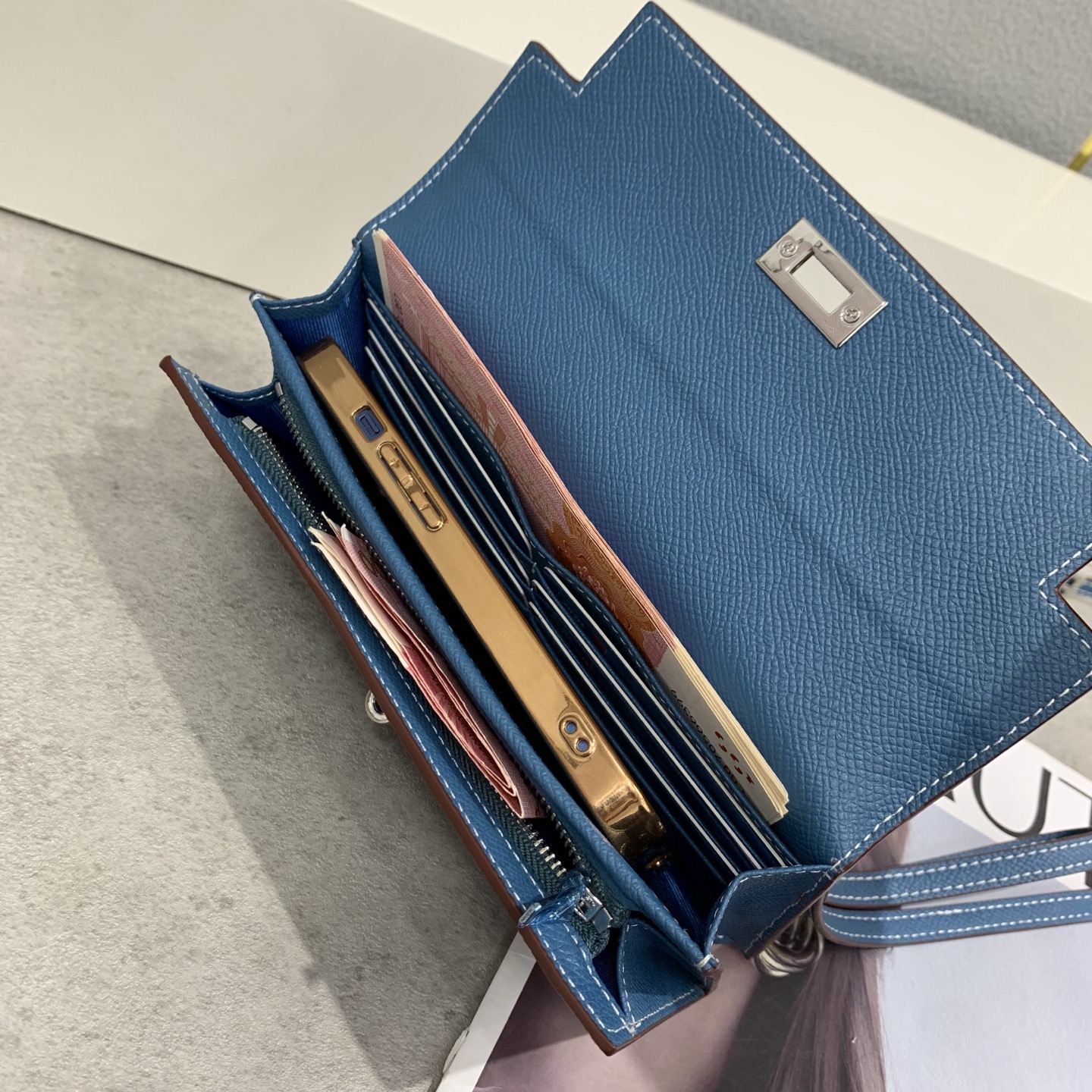 Hermes-Kelly Pocket长钱包➕斜挎包 Madame小牛皮长钱包➕斜挎包 - 6个卡槽 - 一个拉链口袋 Hermes-Kelly Pocket长钱包➕斜挎包 Madame小牛皮长钱包➕斜挎包 - 6个卡槽 - 一个拉链口袋