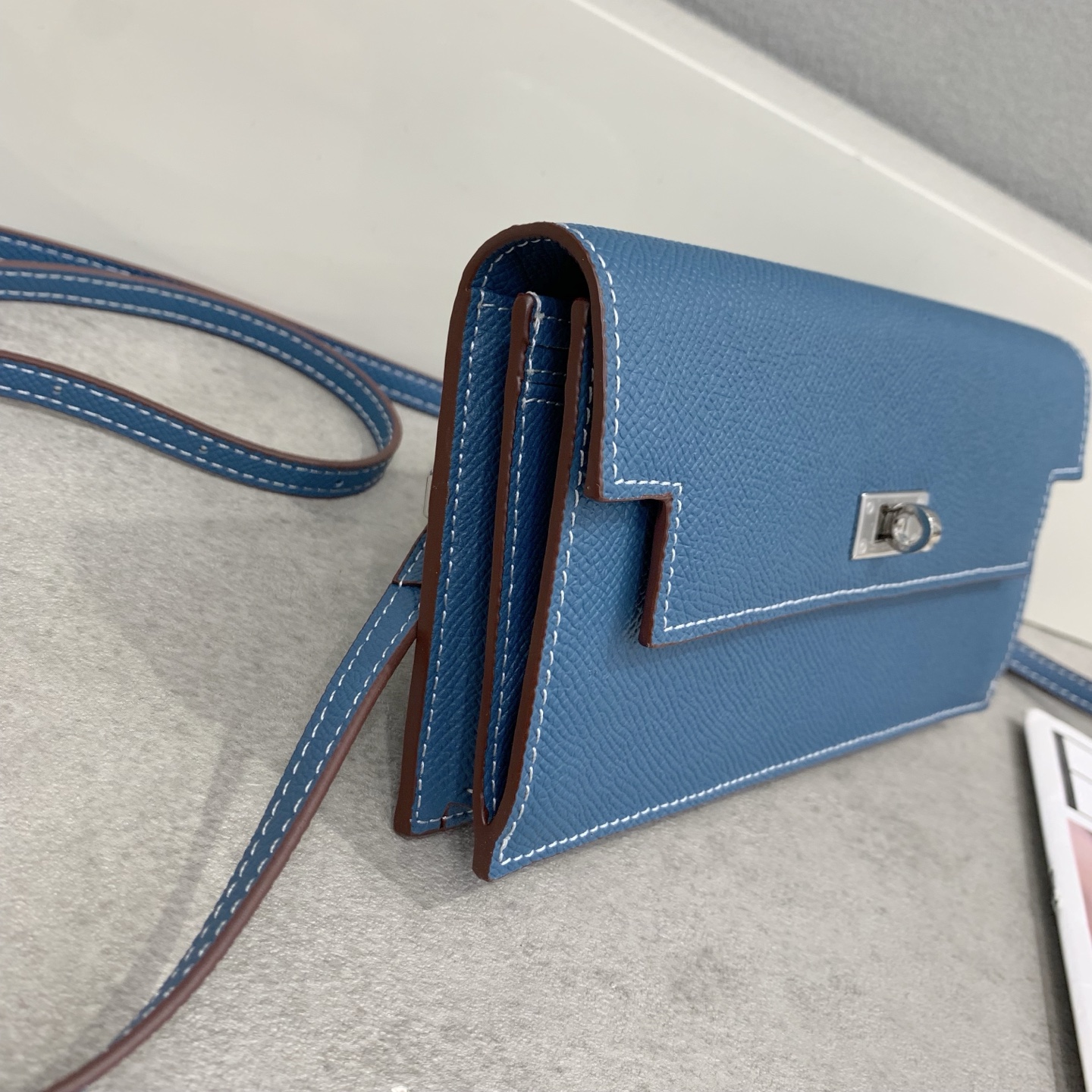 Hermes-Kelly Pocket长钱包➕斜挎包 Madame小牛皮长钱包➕斜挎包 - 6个卡槽 - 一个拉链口袋 Hermes-Kelly Pocket长钱包➕斜挎包 Madame小牛皮长钱包➕斜挎包 - 6个卡槽 - 一个拉链口袋
