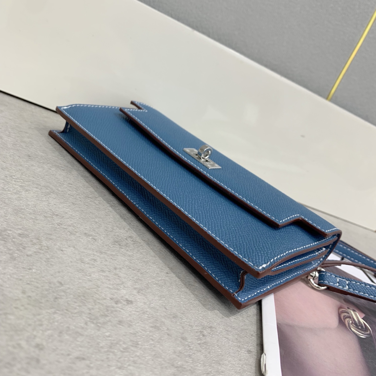 Hermes-Kelly Pocket长钱包➕斜挎包 Madame小牛皮长钱包➕斜挎包 - 6个卡槽 - 一个拉链口袋 Hermes-Kelly Pocket长钱包➕斜挎包 Madame小牛皮长钱包➕斜挎包 - 6个卡槽 - 一个拉链口袋