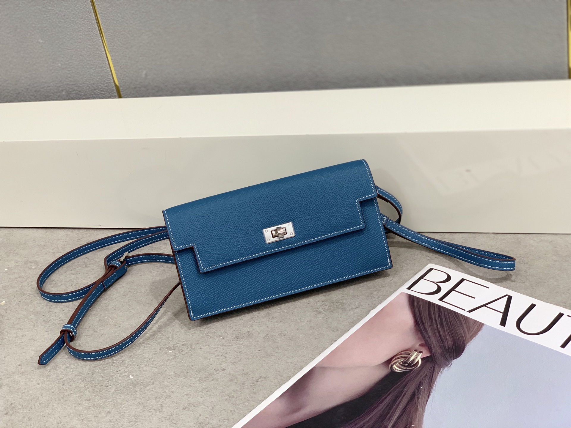Hermes-Kelly Pocket长钱包➕斜挎包 Madame小牛皮长钱包➕斜挎包 - 6个卡槽 - 一个拉链口袋 Hermes-Kelly Pocket长钱包➕斜挎包 Madame小牛皮长钱包➕斜挎包 - 6个卡槽 - 一个拉链口袋