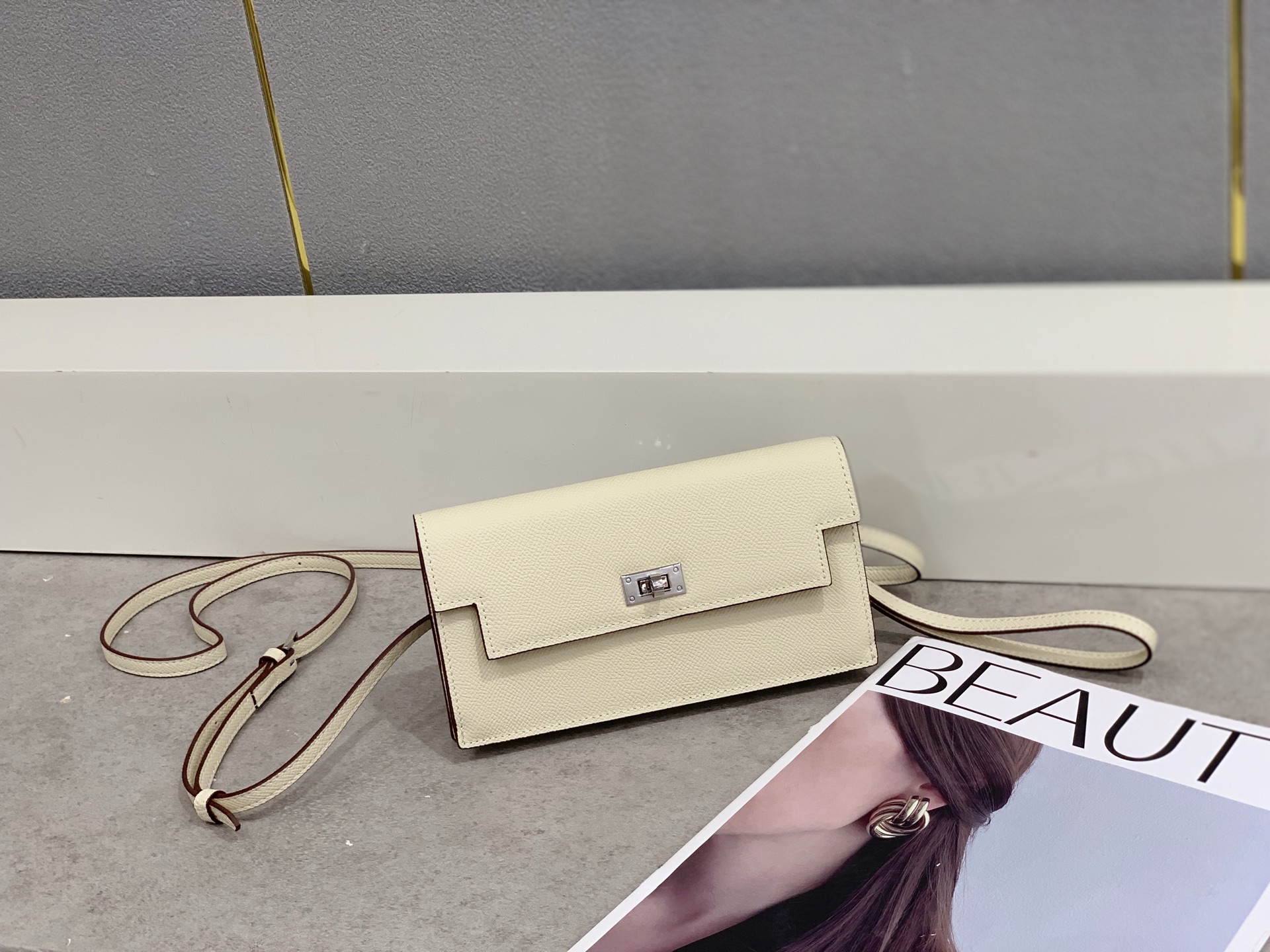 Hermes-Kelly Pocket长钱包➕斜挎包 Madame小牛皮长钱包➕斜挎包 - 6个卡槽 - 一个拉链口袋 Hermes-Kelly Pocket长钱包➕斜挎包 Madame小牛皮长钱包➕斜挎包 - 6个卡槽 - 一个拉链口袋