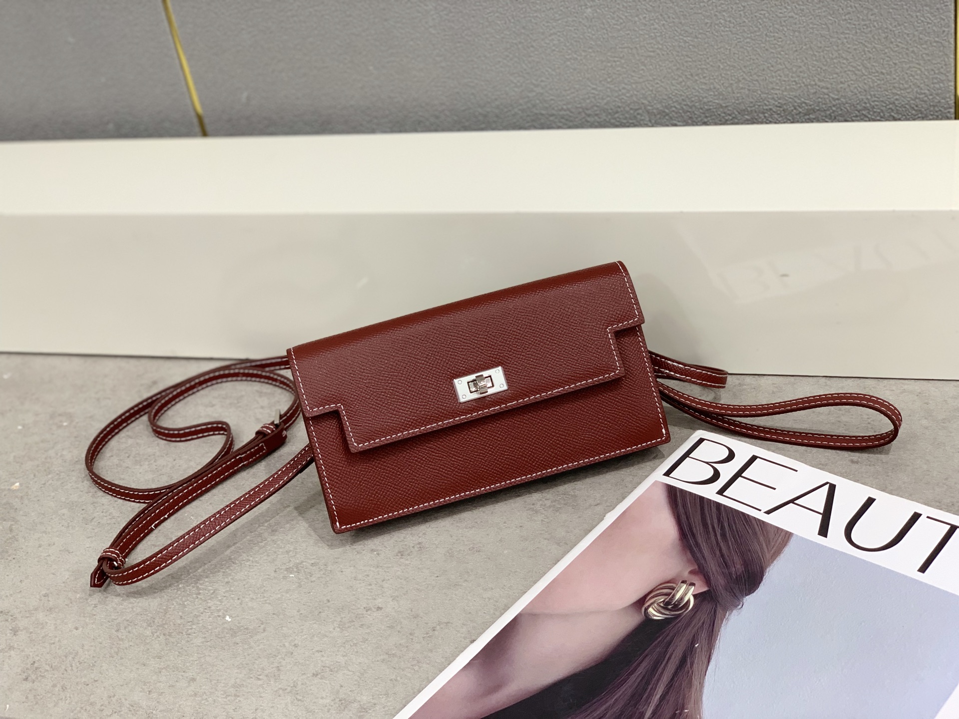 Hermes-Kelly Pocket长钱包➕斜挎包 Madame小牛皮长钱包➕斜挎包 - 6个卡槽 - 一个拉链口袋 Hermes-Kelly Pocket长钱包➕斜挎包 Madame小牛皮长钱包➕斜挎包 - 6个卡槽 - 一个拉链口袋