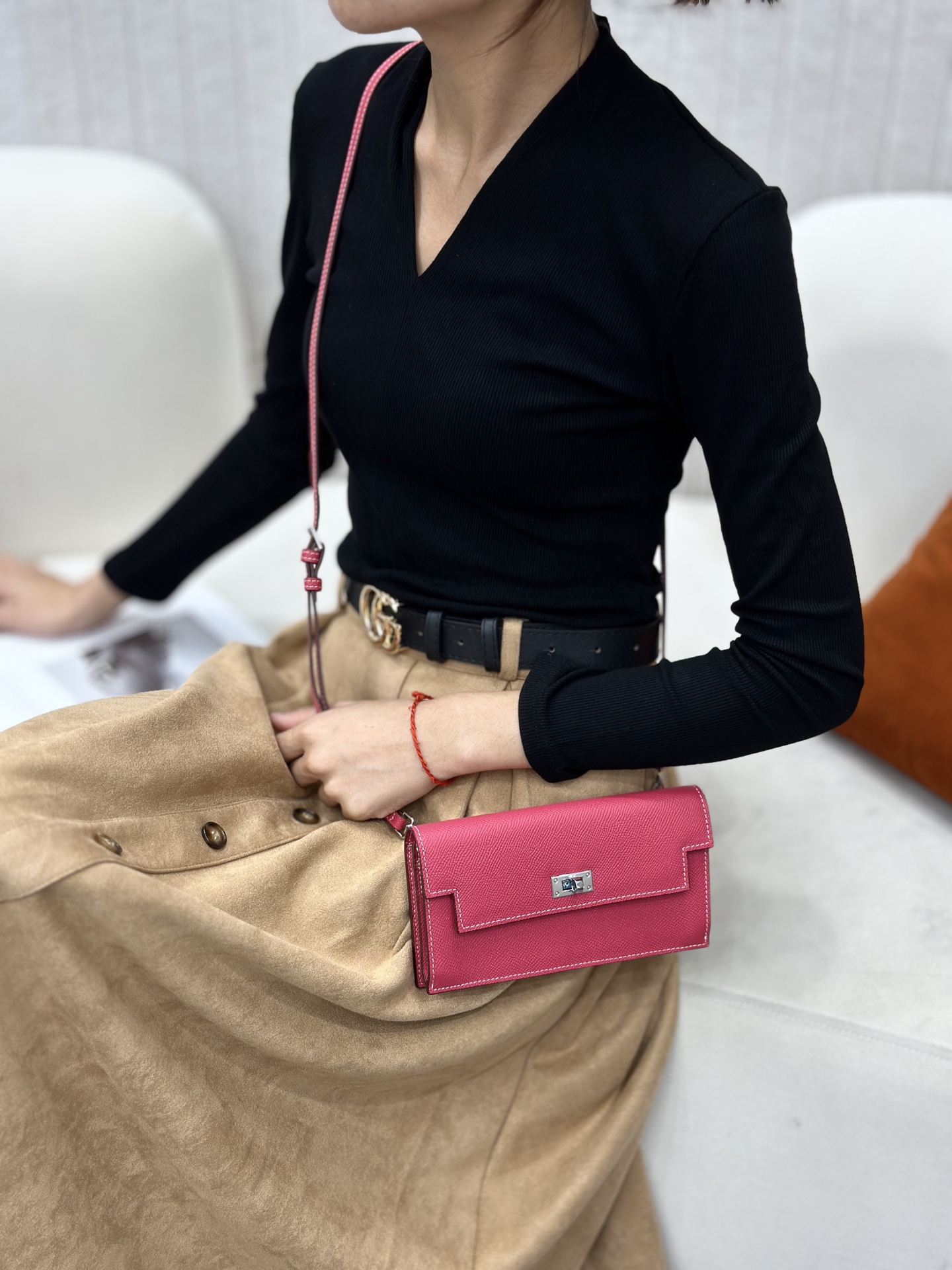 Hermes-Kelly Pocket长钱包➕斜挎包 Madame小牛皮长钱包➕斜挎包 - 6个卡槽 - 一个拉链口袋 Hermes-Kelly Pocket长钱包➕斜挎包 Madame小牛皮长钱包➕斜挎包 - 6个卡槽 - 一个拉链口袋