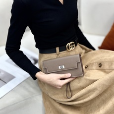 Hermes-Kelly Pocket长钱包➕斜挎包 Madame小牛皮长钱包➕斜挎包 - 6个卡槽 - 一个拉链口袋 Hermes-Kelly Pocket长钱包➕斜挎包 Madame小牛皮长钱包➕斜挎包 - 6个卡槽 - 一个拉链口袋