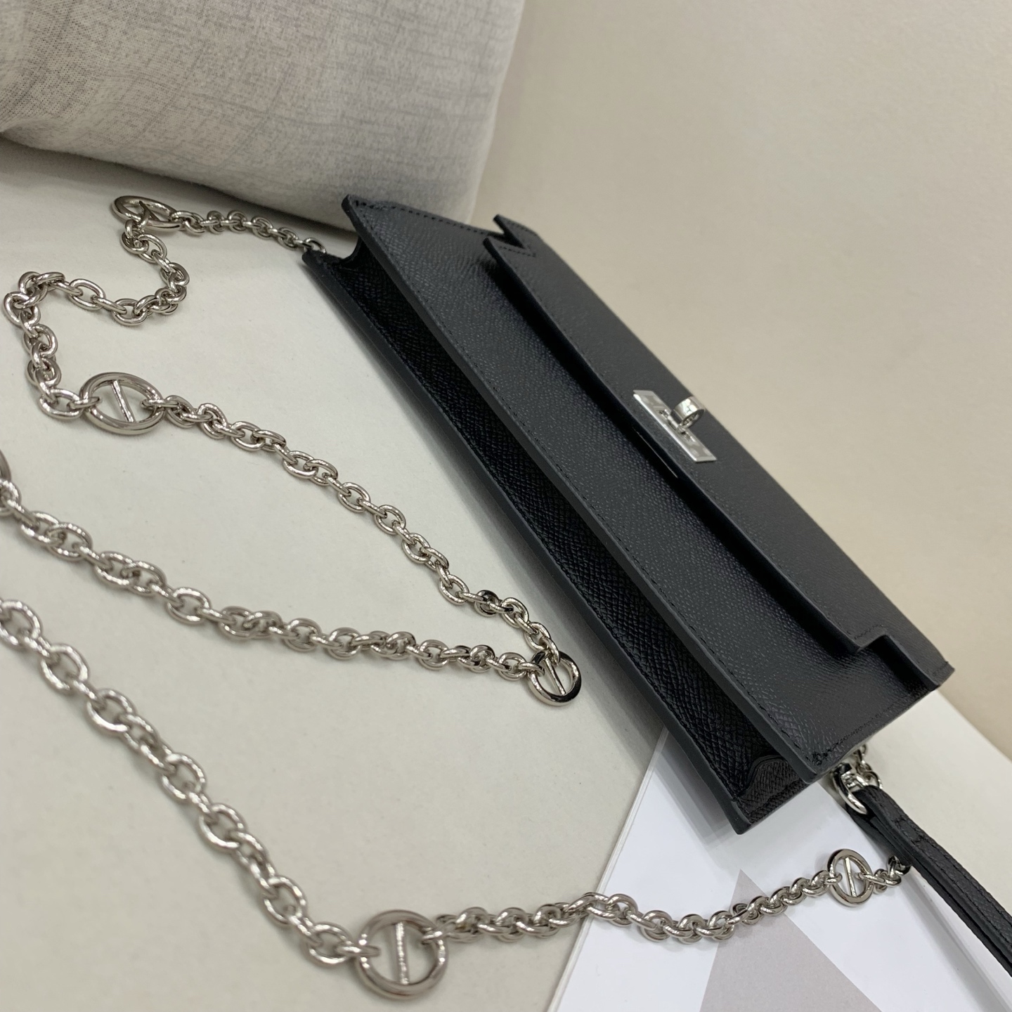 Hermes-Kelly Pocket长钱包➕斜挎包 Madame小牛皮长钱包➕斜挎包 - 6个卡槽 - 一个拉链口袋 Hermes-Kelly Pocket长钱包➕斜挎包 Madame小牛皮长钱包➕斜挎包 - 6个卡槽 - 一个拉链口袋