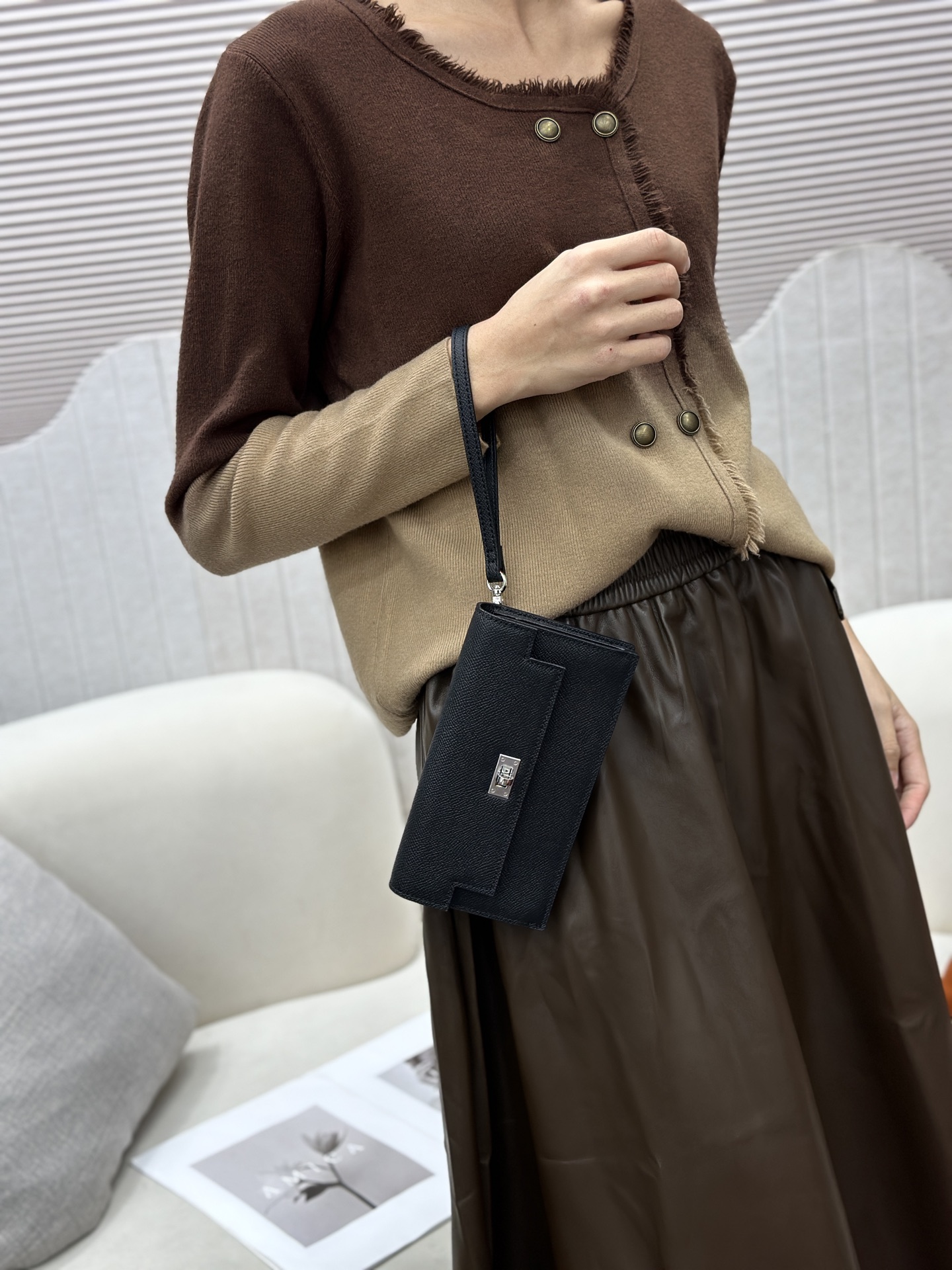 Hermes-Kelly Pocket长钱包➕斜挎包 Madame小牛皮长钱包➕斜挎包 - 6个卡槽 - 一个拉链口袋 Hermes-Kelly Pocket长钱包➕斜挎包 Madame小牛皮长钱包➕斜挎包 - 6个卡槽 - 一个拉链口袋