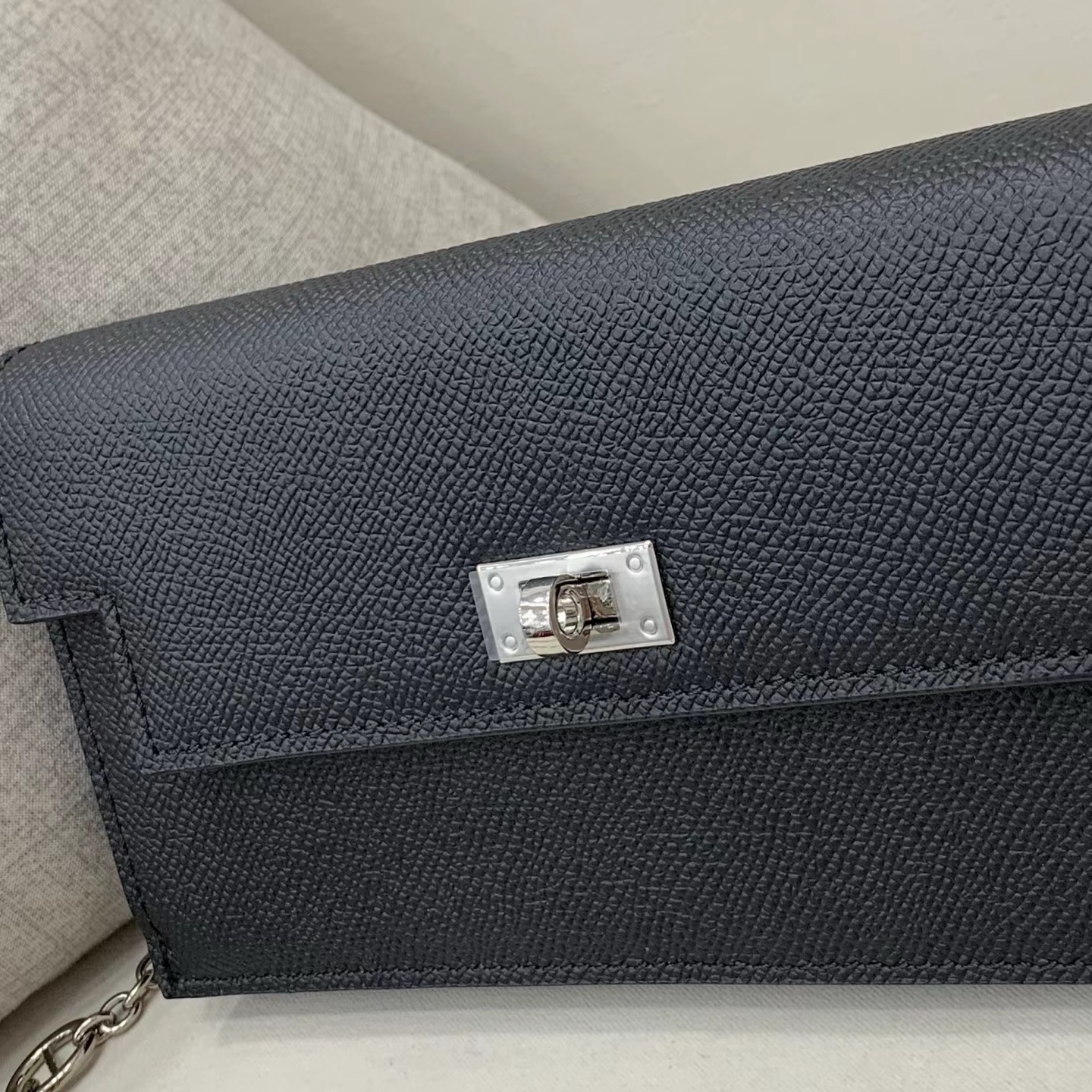Hermes-Kelly Pocket长钱包➕斜挎包 Madame小牛皮长钱包➕斜挎包 - 6个卡槽 - 一个拉链口袋 Hermes-Kelly Pocket长钱包➕斜挎包 Madame小牛皮长钱包➕斜挎包 - 6个卡槽 - 一个拉链口袋