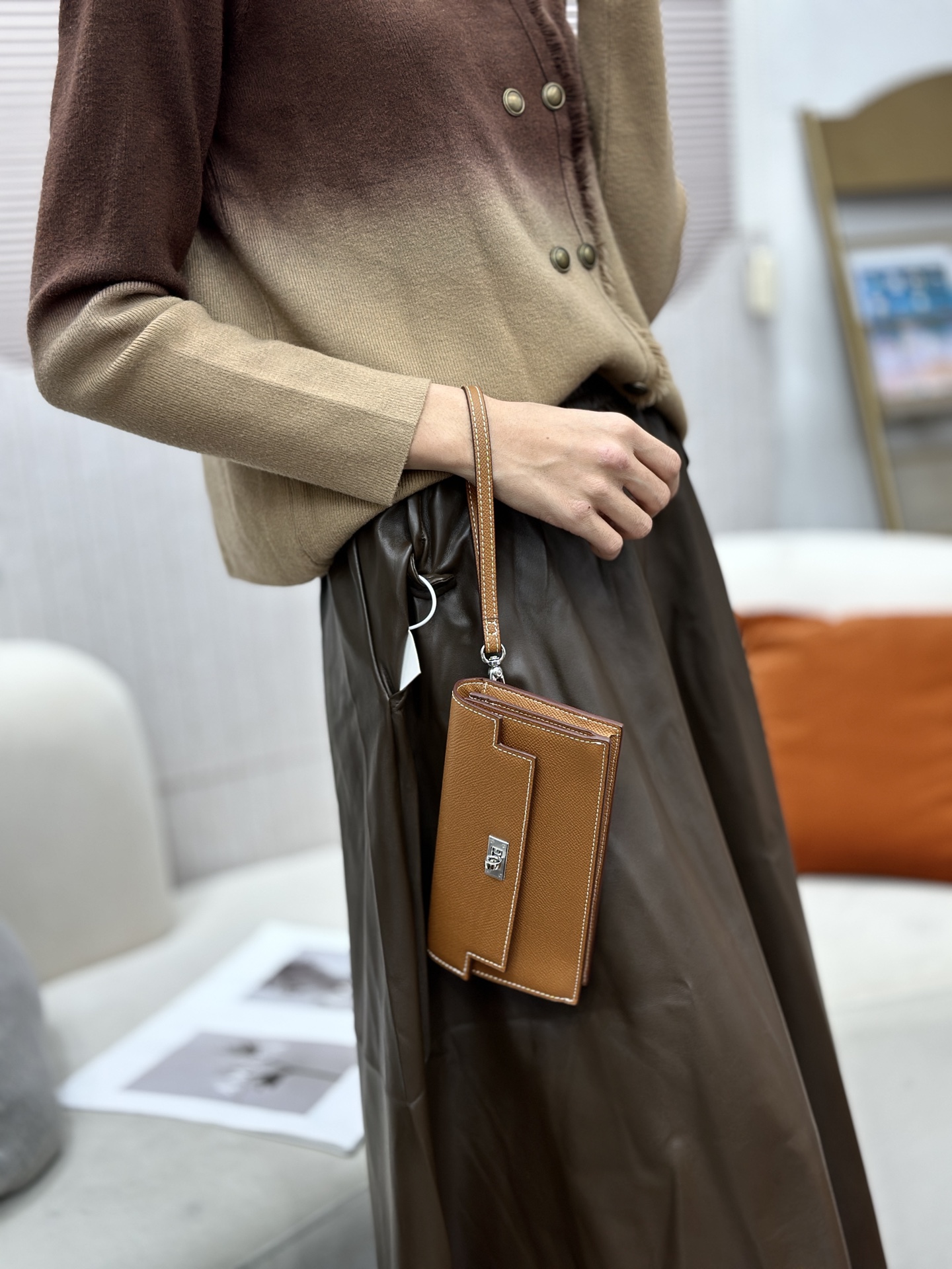Hermes-Kelly Pocket长钱包➕斜挎包 Madame小牛皮长钱包➕斜挎包 - 6个卡槽 - 一个拉链口袋 Hermes-Kelly Pocket长钱包➕斜挎包 Madame小牛皮长钱包➕斜挎包 - 6个卡槽 - 一个拉链口袋