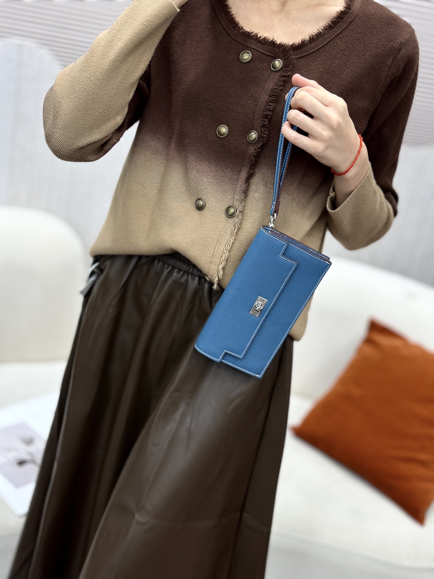 Hermes-Kelly Pocket长钱包➕斜挎包 Madame小牛皮长钱包➕斜挎包 - 6个卡槽 - 一个拉链口袋 Hermes-Kelly Pocket长钱包➕斜挎包 Madame小牛皮长钱包➕斜挎包 - 6个卡槽 - 一个拉链口袋
