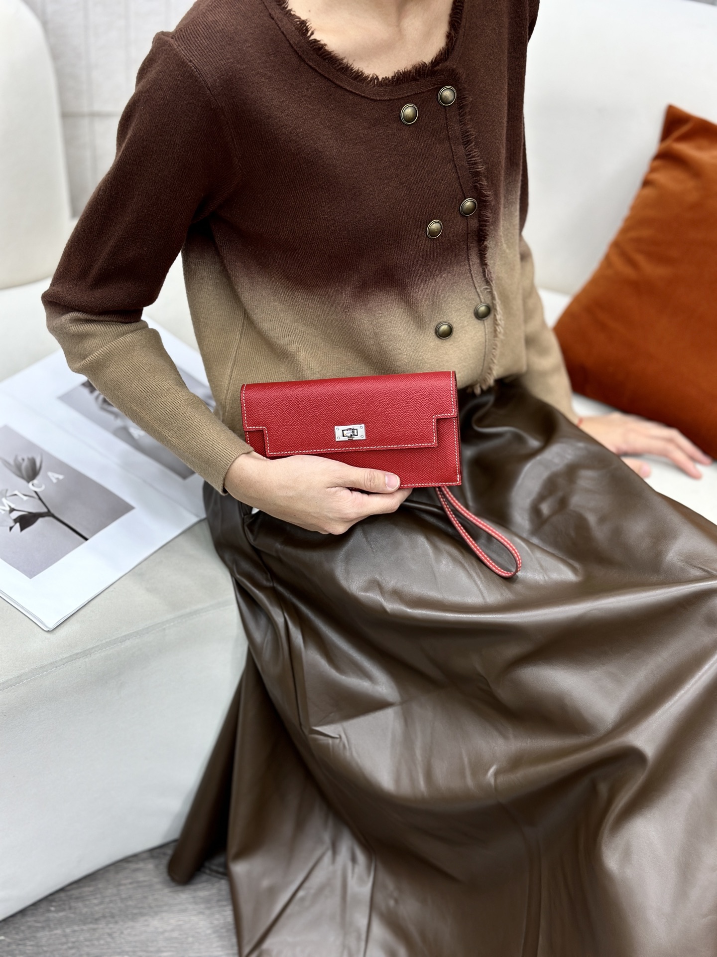 Hermes-Kelly Pocket长钱包➕斜挎包 Madame小牛皮长钱包➕斜挎包 - 6个卡槽 - 一个拉链口袋 Hermes-Kelly Pocket长钱包➕斜挎包 Madame小牛皮长钱包➕斜挎包 - 6个卡槽 - 一个拉链口袋
