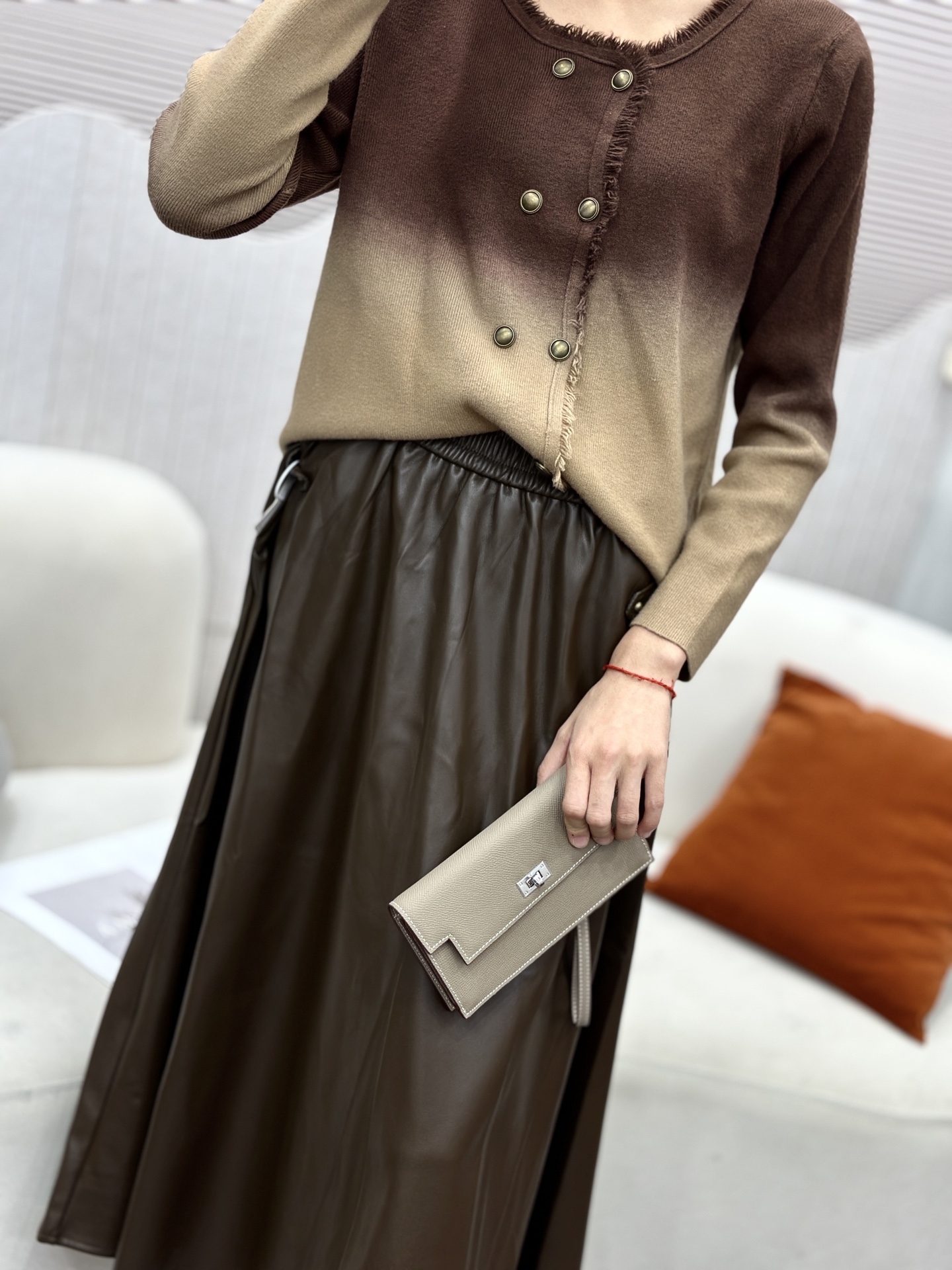 Hermes-Kelly Pocket长钱包➕斜挎包 Madame小牛皮长钱包➕斜挎包 - 6个卡槽 - 一个拉链口袋 Hermes-Kelly Pocket长钱包➕斜挎包 Madame小牛皮长钱包➕斜挎包 - 6个卡槽 - 一个拉链口袋