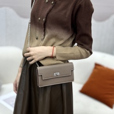 Hermes-Kelly Pocket长钱包➕斜挎包 Madame小牛皮长钱包➕斜挎包 - 6个卡槽 - 一个拉链口袋 Hermes-Kelly Pocket长钱包➕斜挎包 Madame小牛皮长钱包➕斜挎包 - 6个卡槽 - 一个拉链口袋