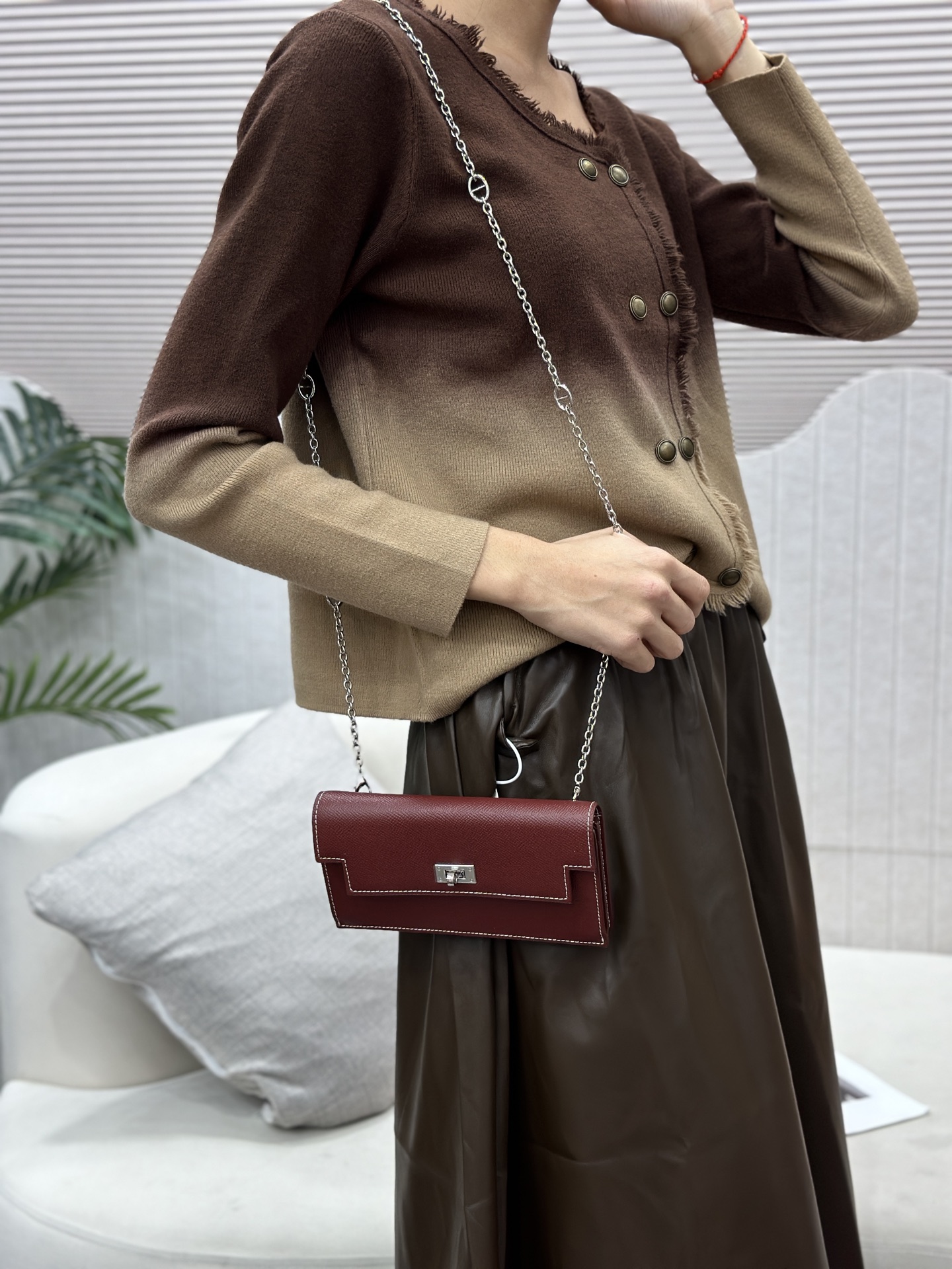 Hermes-Kelly Pocket长钱包➕斜挎包 Madame小牛皮长钱包➕斜挎包 - 6个卡槽 - 一个拉链口袋 Hermes-Kelly Pocket长钱包➕斜挎包 Madame小牛皮长钱包➕斜挎包 - 6个卡槽 - 一个拉链口袋