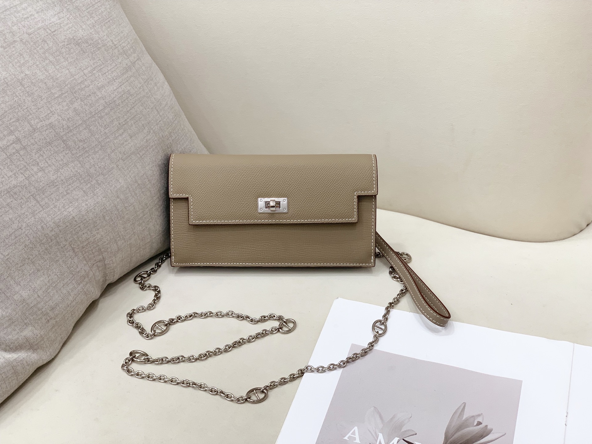Hermes-Kelly Pocket长钱包➕斜挎包 Madame小牛皮长钱包➕斜挎包 - 6个卡槽 - 一个拉链口袋 Hermes-Kelly Pocket长钱包➕斜挎包 Madame小牛皮长钱包➕斜挎包 - 6个卡槽 - 一个拉链口袋