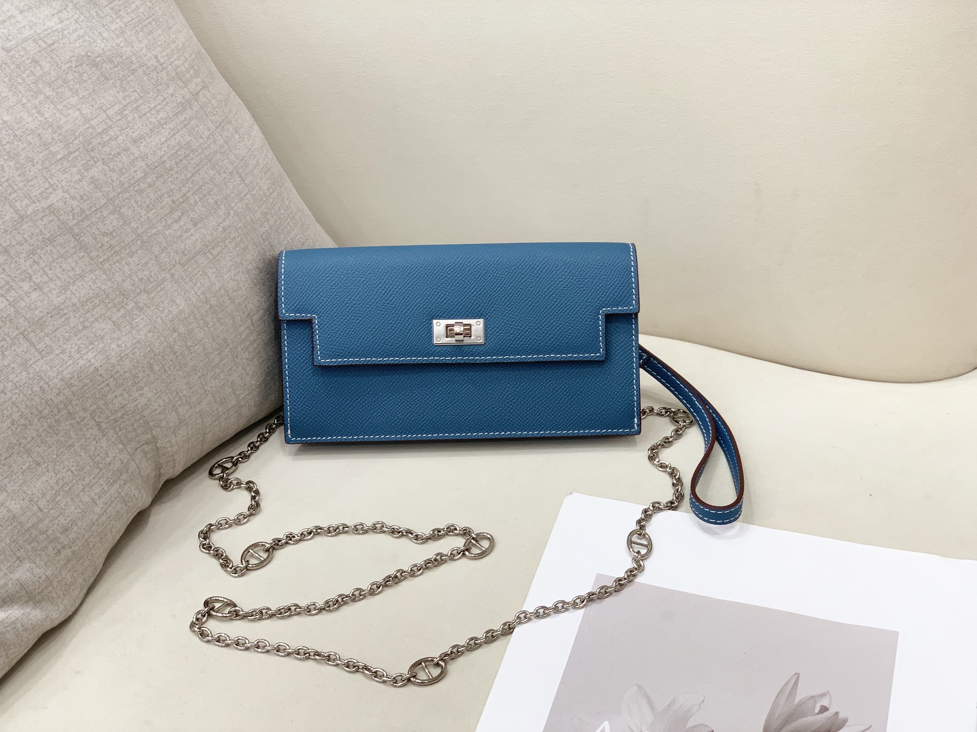 Hermes-Kelly Pocket长钱包➕斜挎包 Madame小牛皮长钱包➕斜挎包 - 6个卡槽 - 一个拉链口袋 Hermes-Kelly Pocket长钱包➕斜挎包 Madame小牛皮长钱包➕斜挎包 - 6个卡槽 - 一个拉链口袋