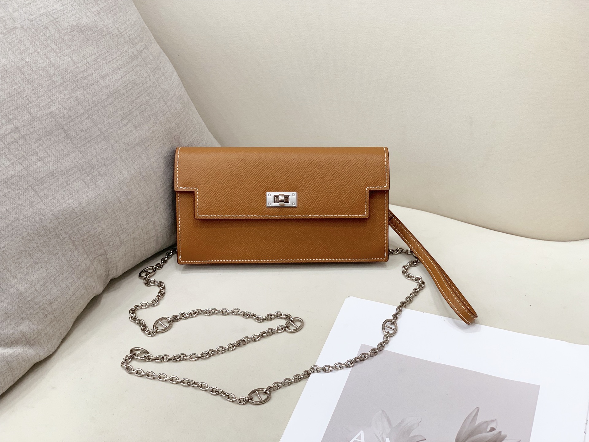 Hermes-Kelly Pocket长钱包➕斜挎包 Madame小牛皮长钱包➕斜挎包 - 6个卡槽 - 一个拉链口袋 Hermes-Kelly Pocket长钱包➕斜挎包 Madame小牛皮长钱包➕斜挎包 - 6个卡槽 - 一个拉链口袋