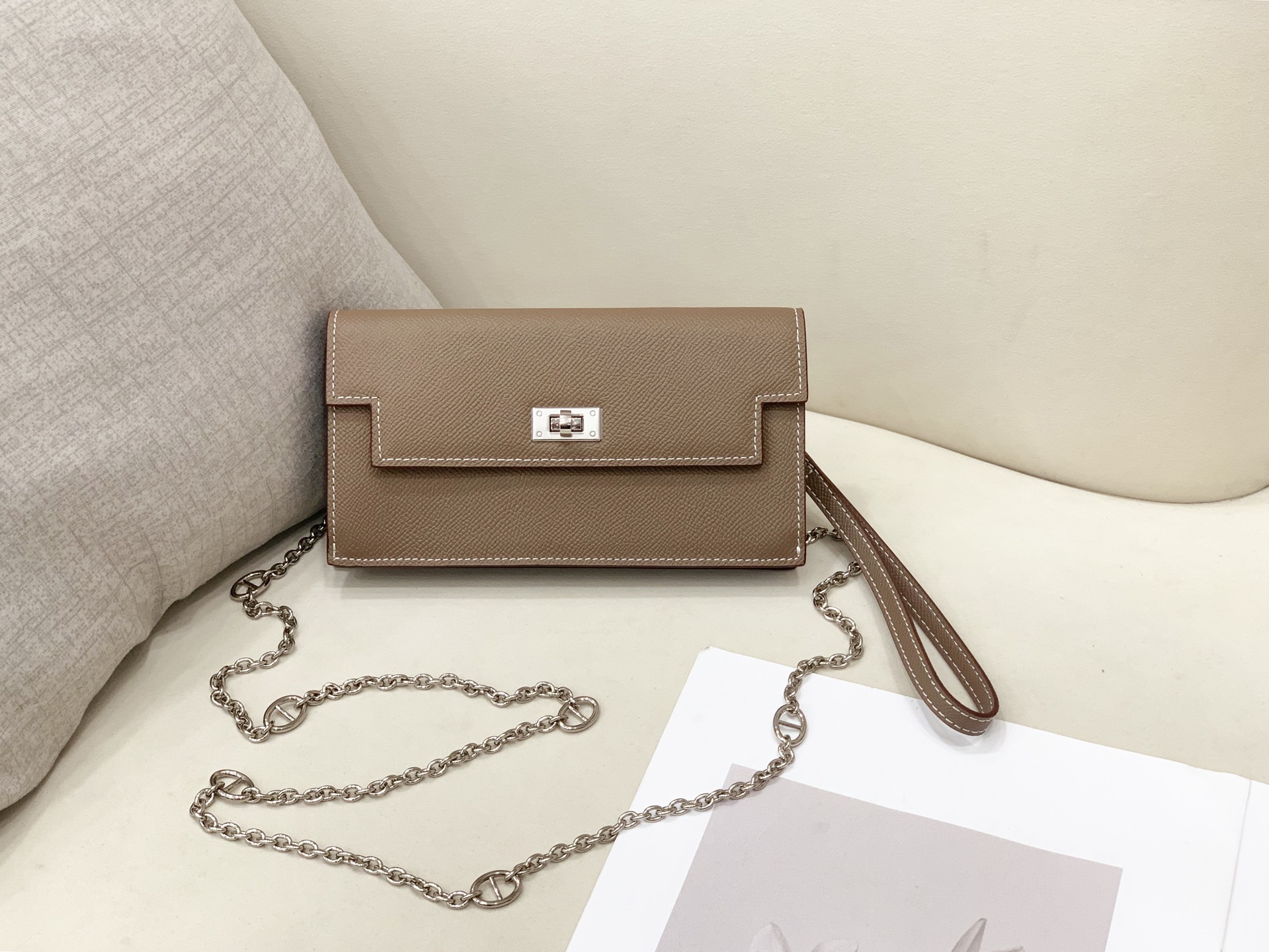 Hermes-Kelly Pocket长钱包➕斜挎包 Madame小牛皮长钱包➕斜挎包 - 6个卡槽 - 一个拉链口袋 Hermes-Kelly Pocket长钱包➕斜挎包 Madame小牛皮长钱包➕斜挎包 - 6个卡槽 - 一个拉链口袋