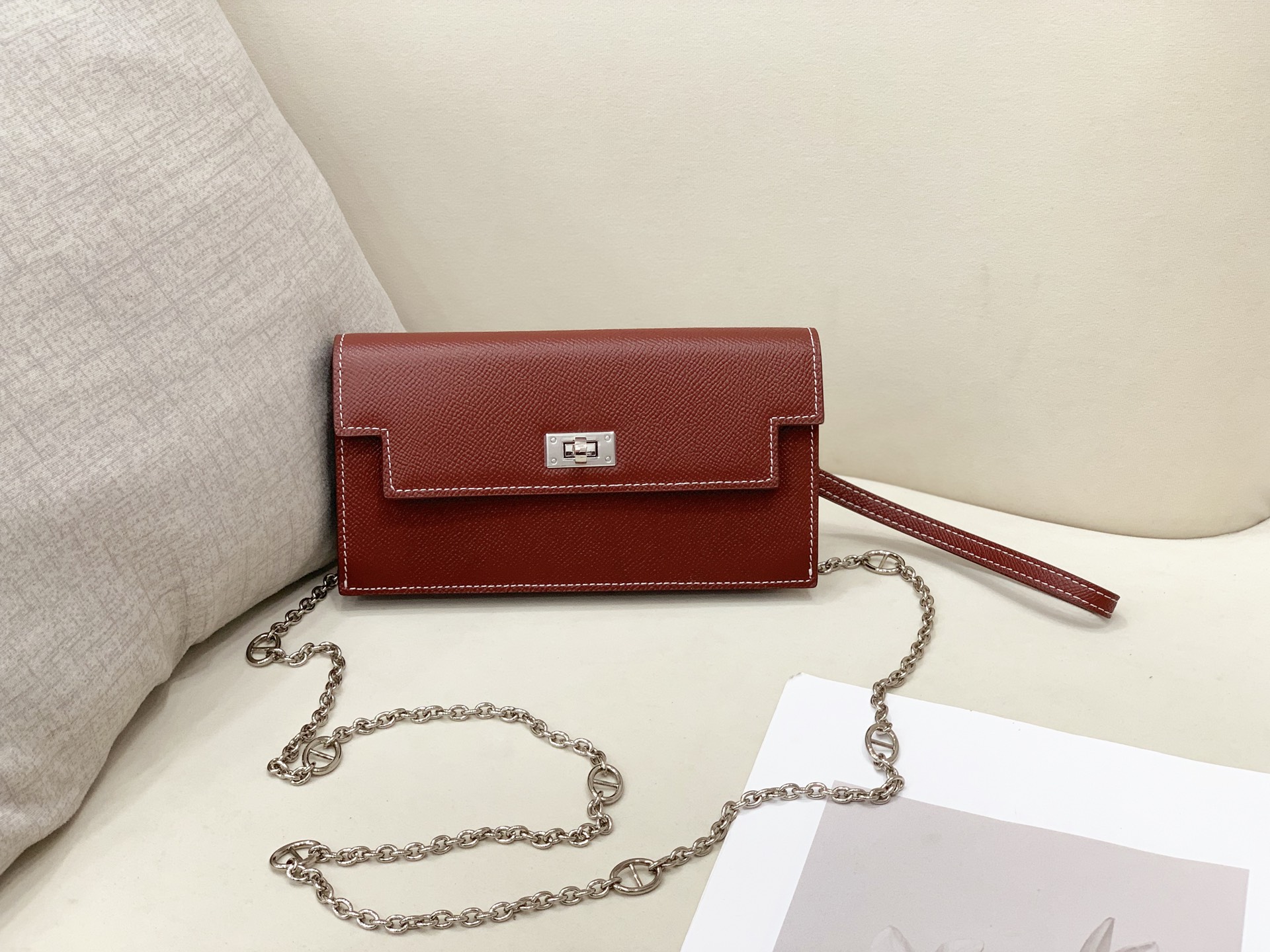 Hermes-Kelly Pocket长钱包➕斜挎包 Madame小牛皮长钱包➕斜挎包 - 6个卡槽 - 一个拉链口袋 Hermes-Kelly Pocket长钱包➕斜挎包 Madame小牛皮长钱包➕斜挎包 - 6个卡槽 - 一个拉链口袋