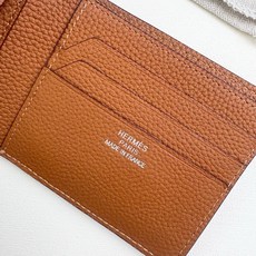 新款new arrives Hermes Silk’in男士短钱包 采用Barenia小牛皮➕Togo 牛皮制作而成 新款new arrives Hermes Silk’in男士短钱包 采用Barenia小牛皮➕Togo 牛皮制作而成
