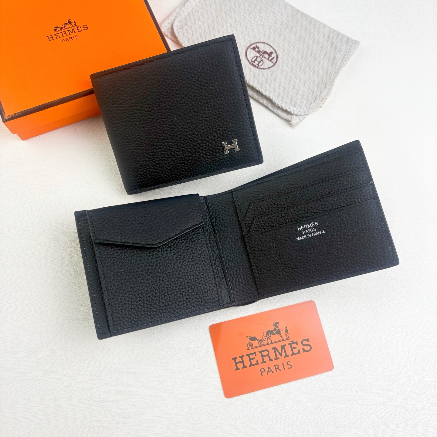 新款new arrives Hermes Silk’in男士短钱包 采用Barenia小牛皮➕Togo 牛皮制作而成 新款new arrives Hermes Silk’in男士短钱包 采用Barenia小牛皮➕Togo 牛皮制作而成