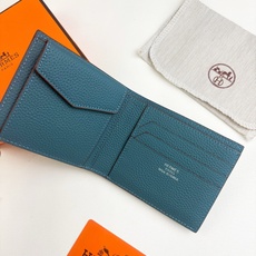 新款new arrives Hermes Silk’in男士短钱包 采用Barenia小牛皮➕Togo 牛皮制作而成 新款new arrives Hermes Silk’in男士短钱包 采用Barenia小牛皮➕Togo 牛皮制作而成