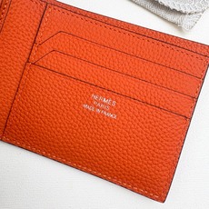 新款new arrives Hermes Silk’in男士短钱包 采用Barenia小牛皮➕Togo 牛皮制作而成 新款new arrives Hermes Silk’in男士短钱包 采用Barenia小牛皮➕Togo 牛皮制作而成