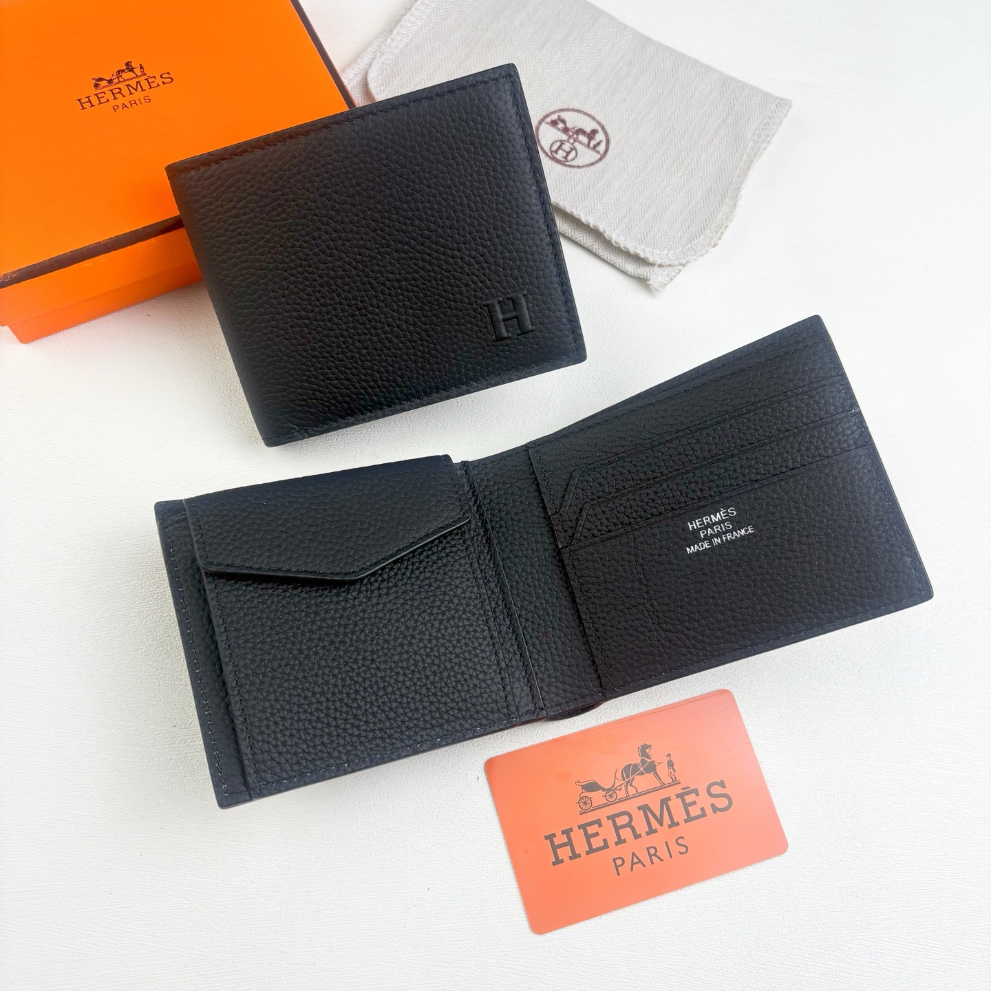 新款new arrives  Hermes Silk’in男士短钱包 采用Barenia小牛皮➕Togo 牛皮制作而成 