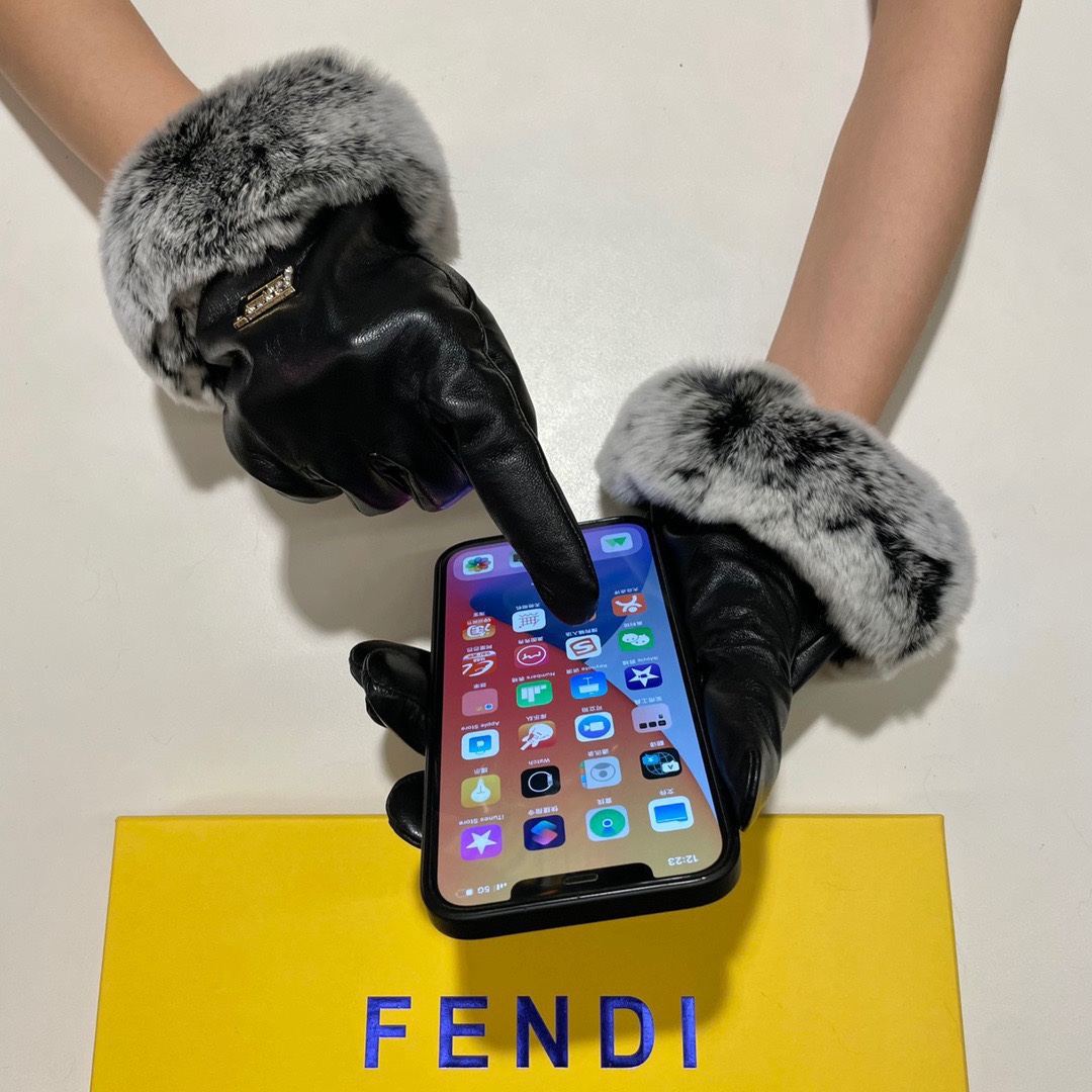 配包装芬迪FENDI2023秋冬懒兔毛羊五金logo手套手机触屏值得对比同款不同品质秒杀市场差产品进口一