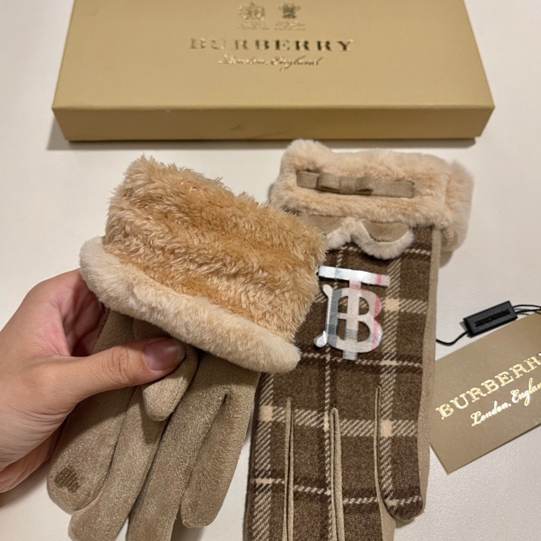 配包装巴宝莉BURBERRY专柜新品羊毛触屏手套时尚手套秋冬保暖加绒内里经典格子上手超舒适柔软百搭均码