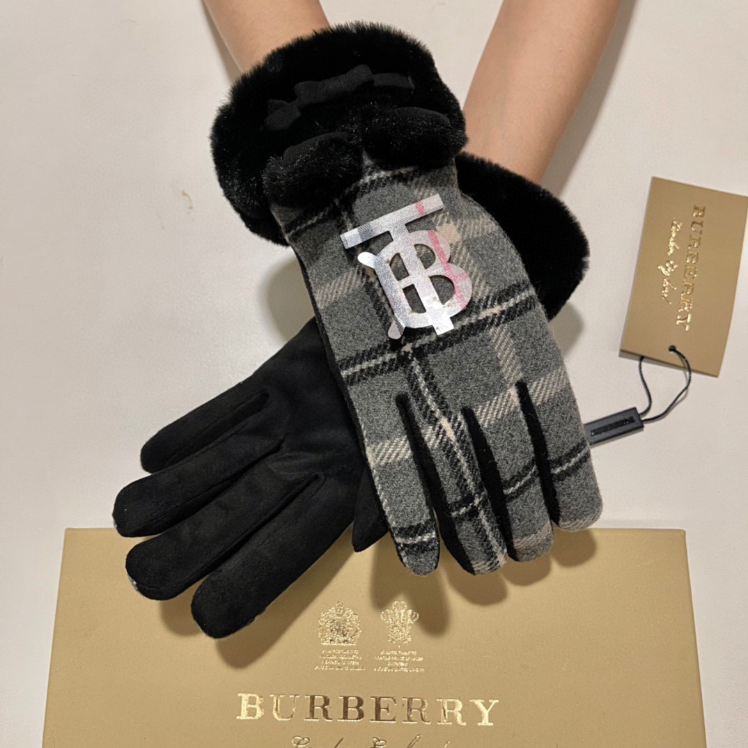 配包装巴宝莉BURBERRY专柜新品羊毛触屏手套时尚手套秋冬保暖加绒内里经典格子上手超舒适柔软百搭均码