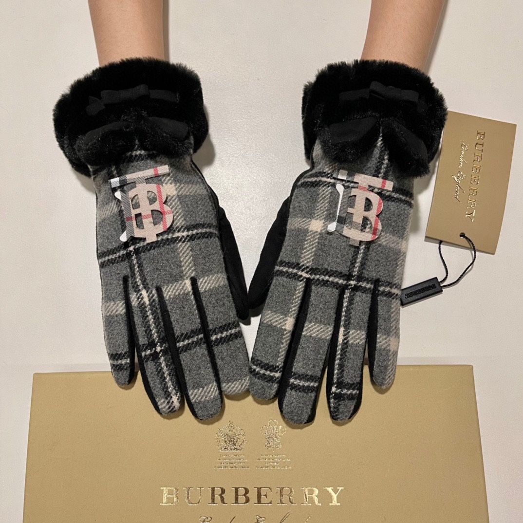 配包装巴宝莉BURBERRY专柜新品羊毛触屏手套时尚手套秋冬保暖加绒内里经典格子上手超舒适柔软百搭均码