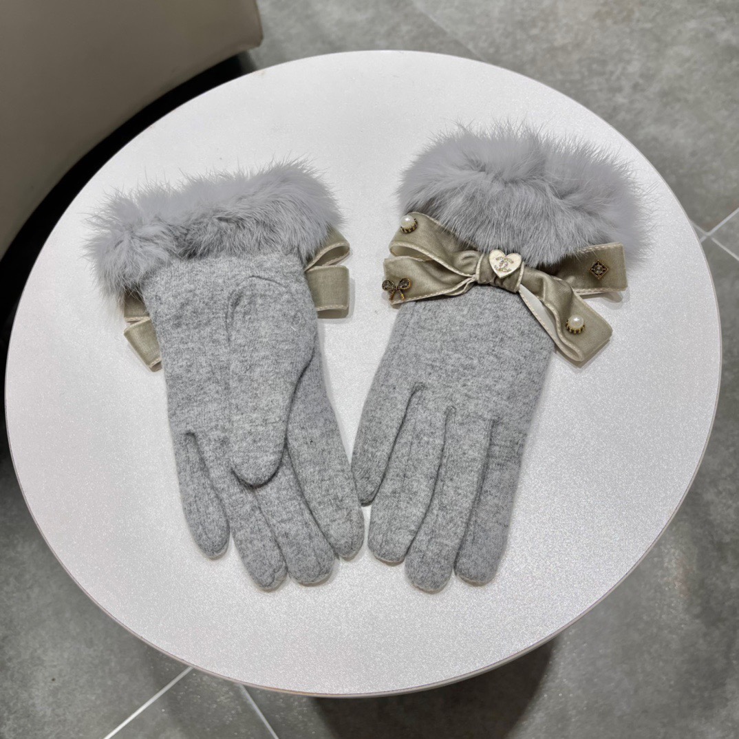 Chanel香奈儿秋冬懒兔毛羊毛手套值得对比同款不同品质秒杀市场差产品羊毛十懒兔毛内里加绒经典不过时款.
