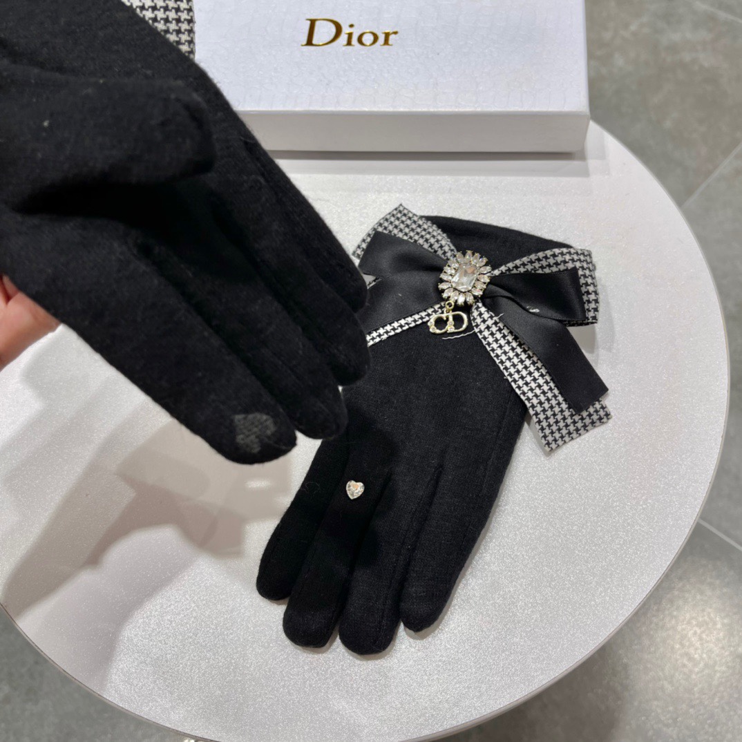 迪奥Dior专柜新品大蝴蝶️羊毛手套时尚手套秋冬保暖必备加绒内里千鸟格上手超舒适柔软️百搭！配盒子均码