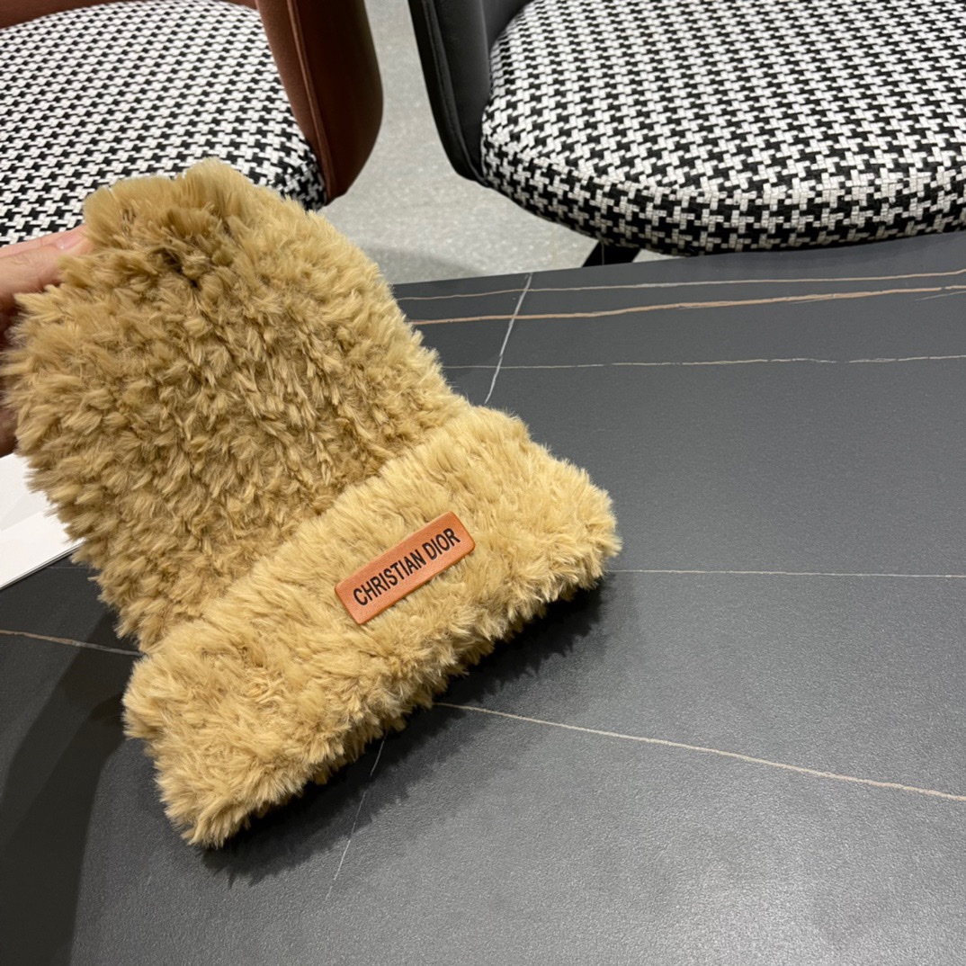    Dior 针织帽子女冬季新款爆款毛绒茸茸保暖显脸小冷帽月子毛线帽