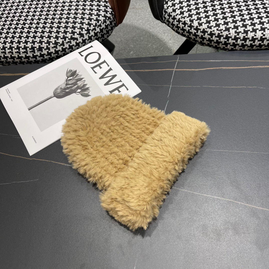    Dior 针织帽子女冬季新款爆款毛绒茸茸保暖显脸小冷帽月子毛线帽