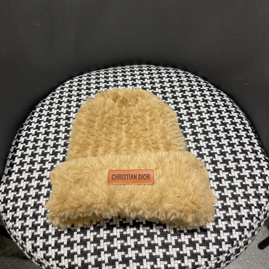    Dior 针织帽子女冬季新款爆款毛绒茸茸保暖显脸小冷帽月子毛线帽