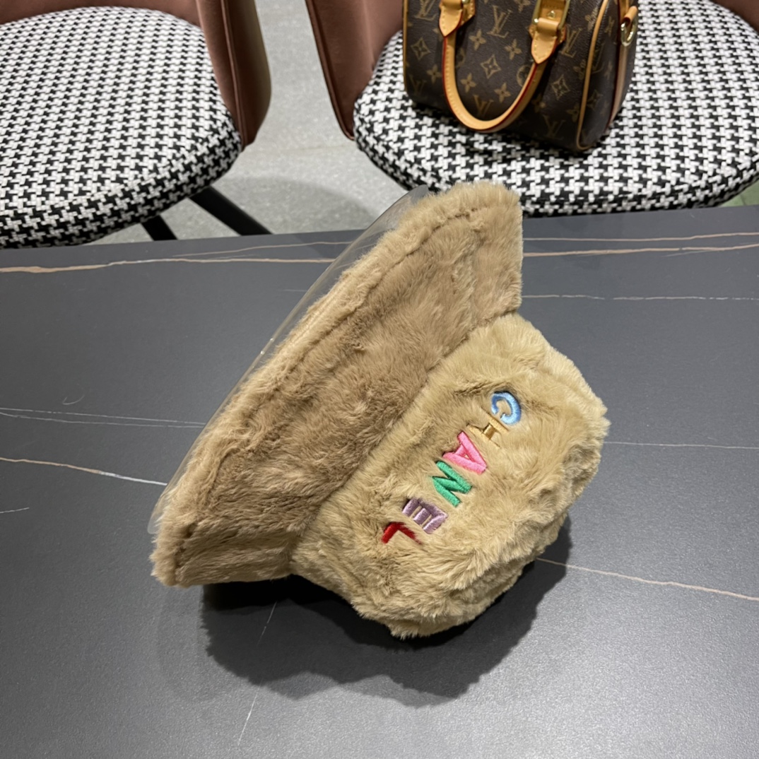 【CHANEL香奈儿】秋冬款小香风毛绒渔夫帽，韩版设计～穿搭必备