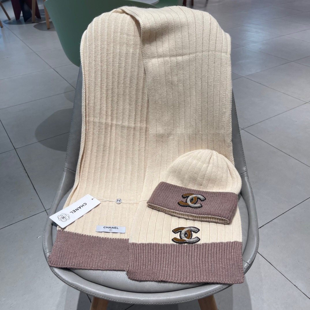 P195 🌹香奈儿套装🎁CHANEL淑女款原单帽子围巾套装[爱心][爱心]70%兔绒+30%羊毛材质😱😘保暖又时尚，配香奈儿更显时尚高端大气！
