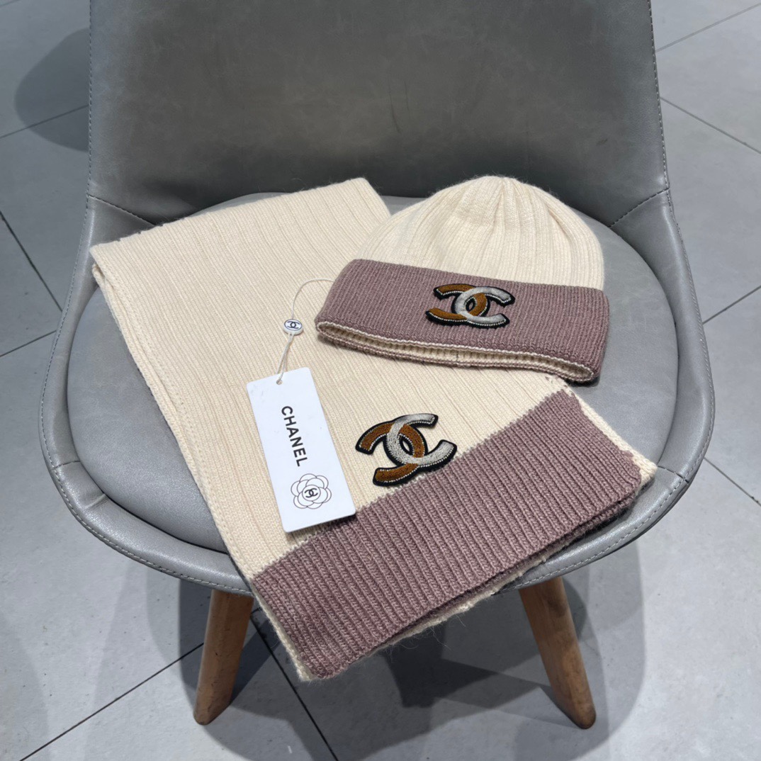 P195 🌹香奈儿套装🎁CHANEL淑女款原单帽子围巾套装[爱心][爱心]70%兔绒+30%羊毛材质😱😘保暖又时尚，配香奈儿更显时尚高端大气！