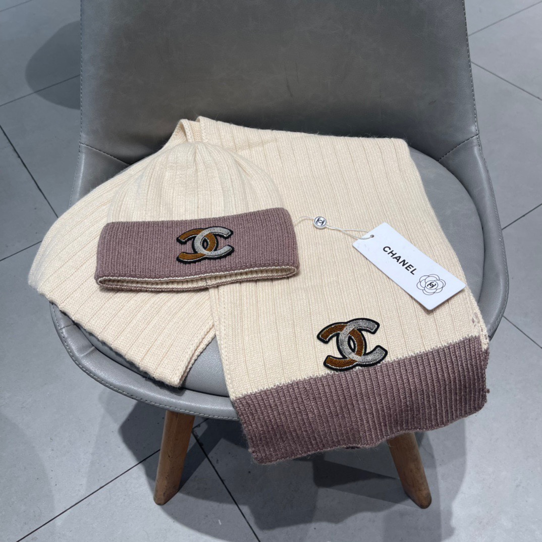 P195 🌹香奈儿套装🎁CHANEL淑女款原单帽子围巾套装[爱心][爱心]70%兔绒+30%羊毛材质😱😘保暖又时尚，配香奈儿更显时尚高端大气！