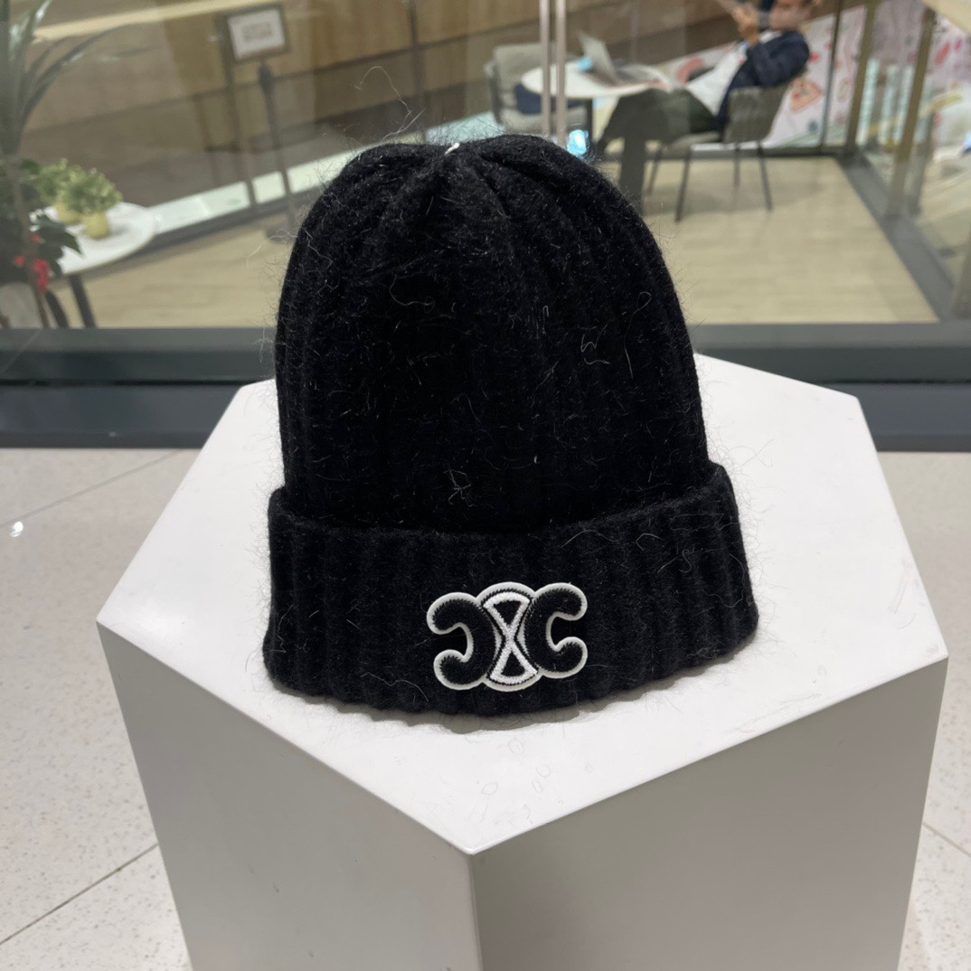 NO:579738,[CELINE] New rabbit fur knitted beanie for autumn and winter, super popular and top-notch, perfect for going out on the street!  Hats, bucket hats, baseball caps, knitted hats, hats, celine, celine, espadrilles, hats19860909【CELINE赛琳】秋冬新兔毛针织毛线帽,超火爆质感一流,出街超好搭配！帽子渔夫帽棒球帽针织帽,帽子,celine,celine,espadrilles,hats,hat