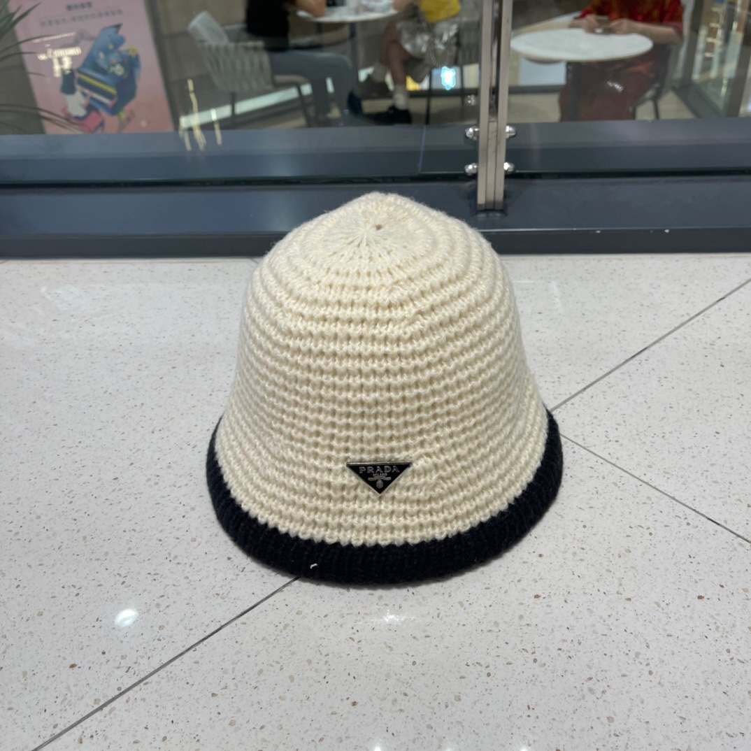 NO:189528,[Prada] The new autumn and winter style of men and women fisherman hats, bucket hats, are a must-have for the best match when going out, so buy them now!  Hat fisherman hat baseball hat knit hat, hat, prada, espadrilles, hats19860909【普拉达】秋冬新款男女款渔夫帽桶帽,出街必备超好搭配,赶紧入手！帽子渔夫帽棒球帽针织帽,帽子,prada,espadrilles,hats,hat
