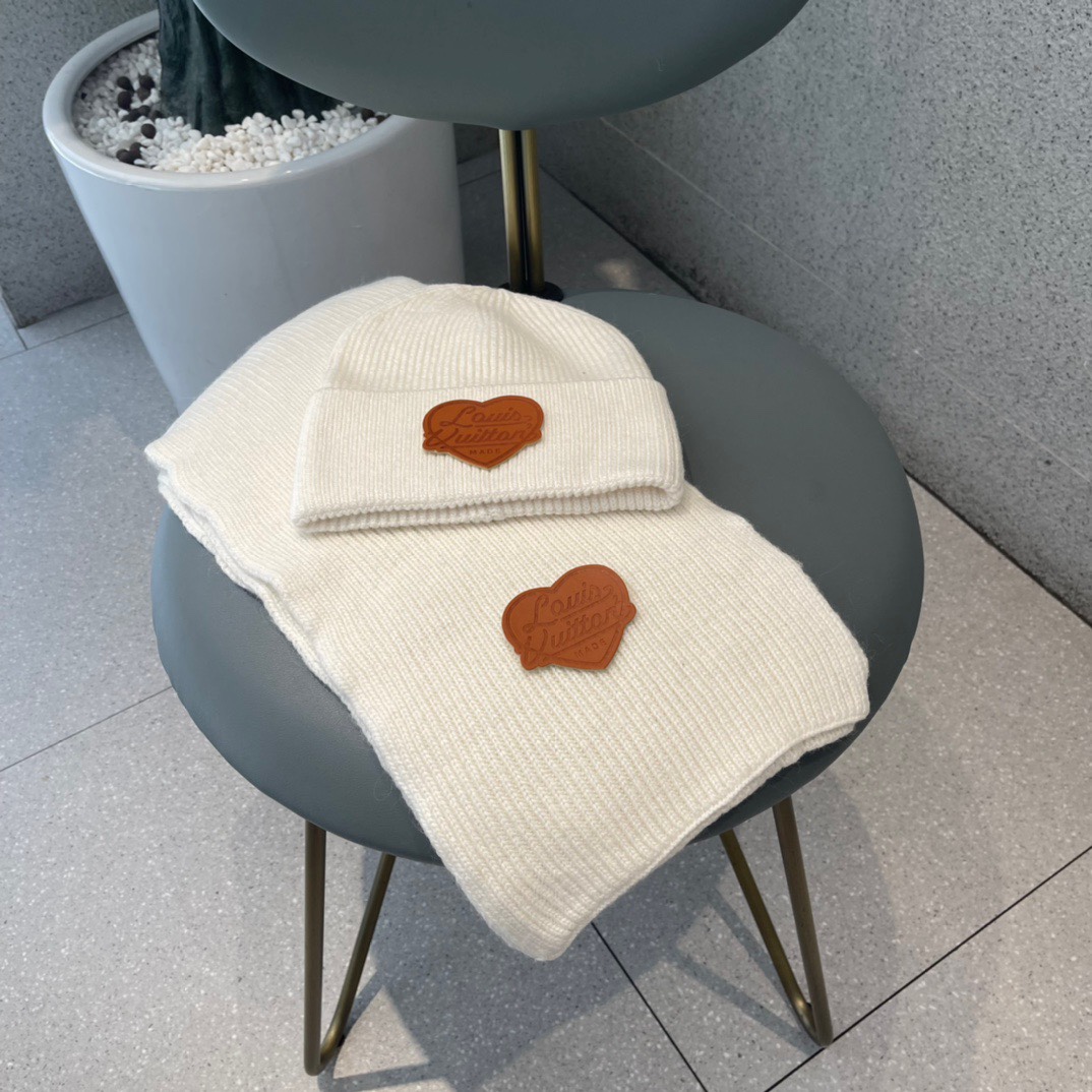 NO:189848,LV suit [Wool scarf hat set] Hat scarf!  It’s super comfortable~ Miss Winter, Brother, Age-reducing Artifact~ You are just a short set of hats this winter~ It’s warm and fashionable!  Universal style for men and women! Can be used as a couple style!  Complete anti-counterfeiting label hanging cards!  Many styles, welcome to choose hats, fisherman hats, baseball hats, knit hats, hats, louis vuitton, espadrilles, hats19860909LV套装【羊毛围巾帽子套装】帽子围巾！暖暖哒超级舒服～冬日小姐姐 小哥哥 减龄神器哦～这个冬天你就差这么一套套装帽子啦～又保暖又时尚！男女通用款!可以做情侣款！防伪标签吊卡齐全！多多款式,欢迎选择帽子渔夫帽棒球帽针织帽,帽子,louis vuitton,espadrilles,hats,hat