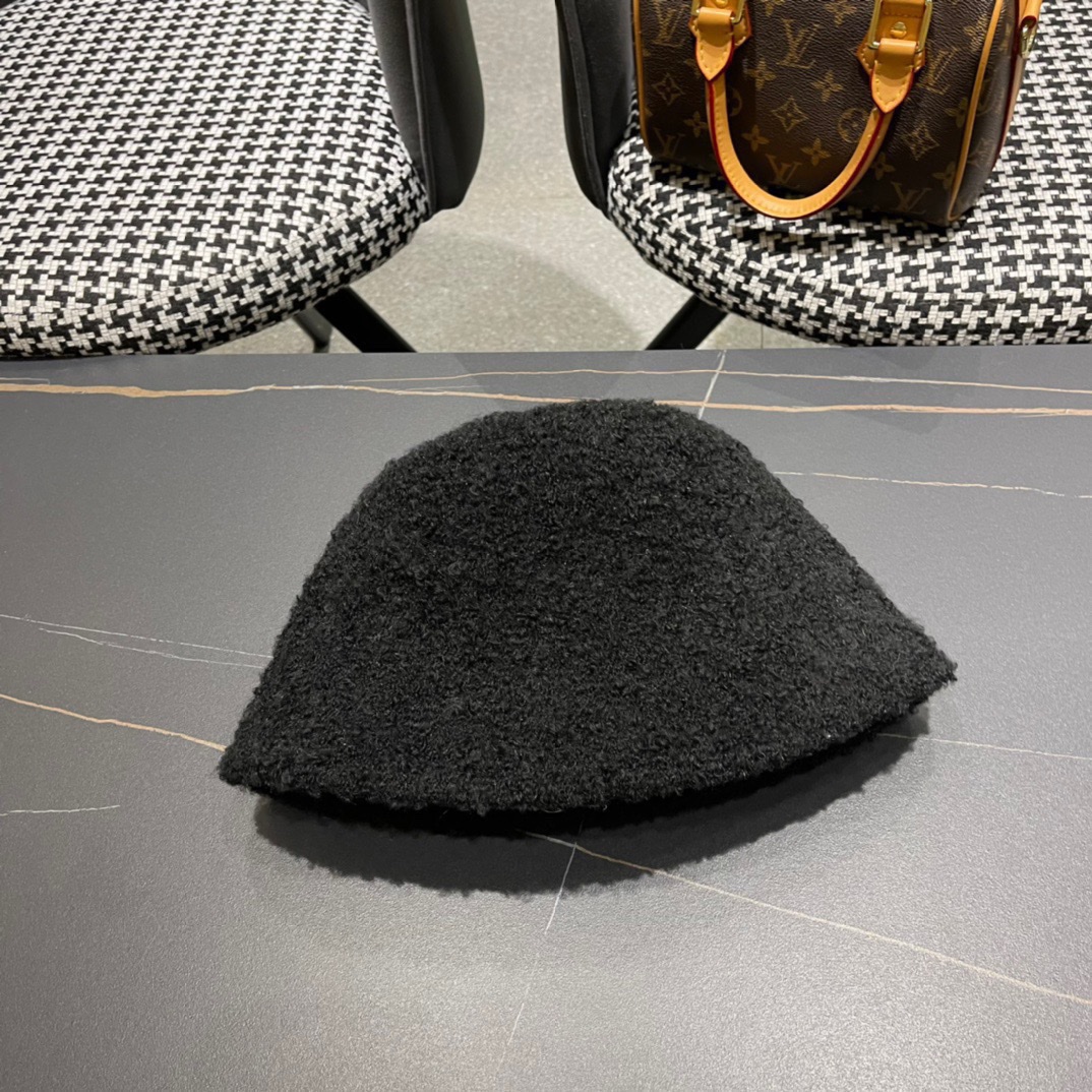 香奈儿新款羊羔毛渔夫帽针织圈圈毛绒款非常可爱的一款均码2色