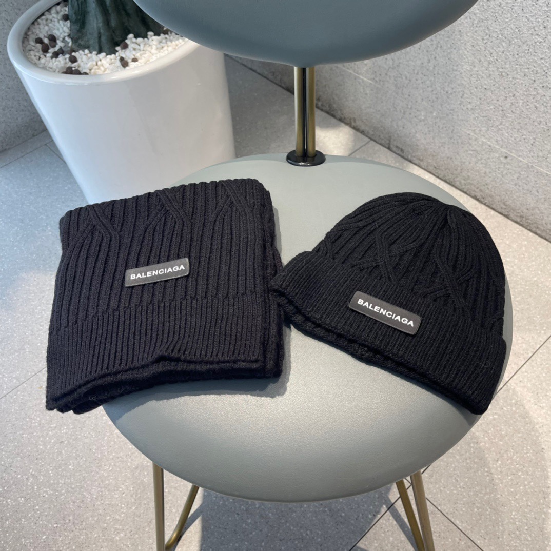 NO:190198,Balenciaga Set BALENCIAGA Original Single Hat Scarf Set 30 Rabbit Velvet 70 Cashmere, with fox fur ball, real ball!  The texture is very soft and comfortable, warm and fashionable [love] full of personality [smile] versatile [lip] kiss, hurry up and buy it, [witness] You deserve [love] the same style for men and women, couple hats, fisherman hats, baseball hats, knit hats, hats, balenciaga, balenciaga, espadrilles, hats19860909巴黎世家套装BALENCIAGA原单帽子围巾套装30兔绒70羊绒,配狐狸毛球,真球！质感非常柔软舒适,保暖又时尚[爱心]个性十足[坏笑]百搭款[嘴唇]亲,赶紧入手吧,[机智]你值得拥有[爱心]男女同款,情侣款帽子渔夫帽棒球帽针织帽,帽子,balenciaga,balenciaga,espadrilles,hats,hat