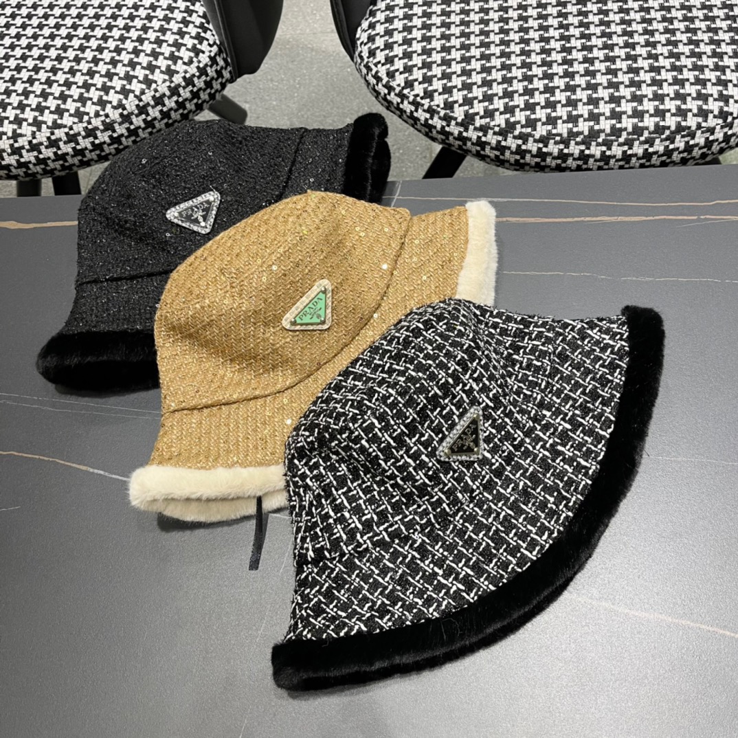 普拉达Prada23新款高品质亮片渔夫帽高级定制做工精细欧美时尚风格秋冬佩戴款！不入手真的要后悔！
