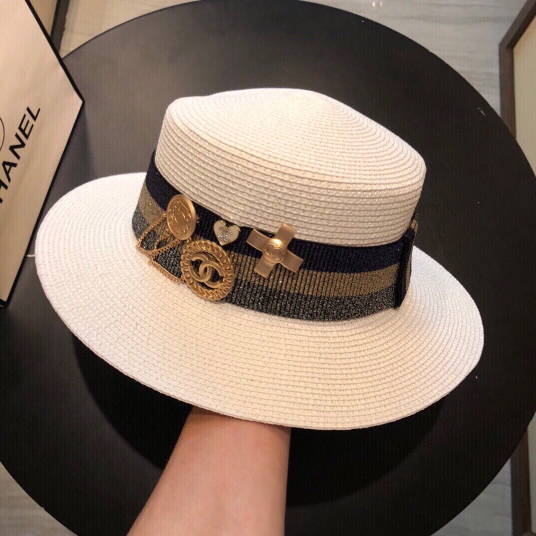 香奈儿CHANEL草帽，徽章小香组合设计 官方同步，原单品质，重工定制，独一无二，欧美时尚大牌！